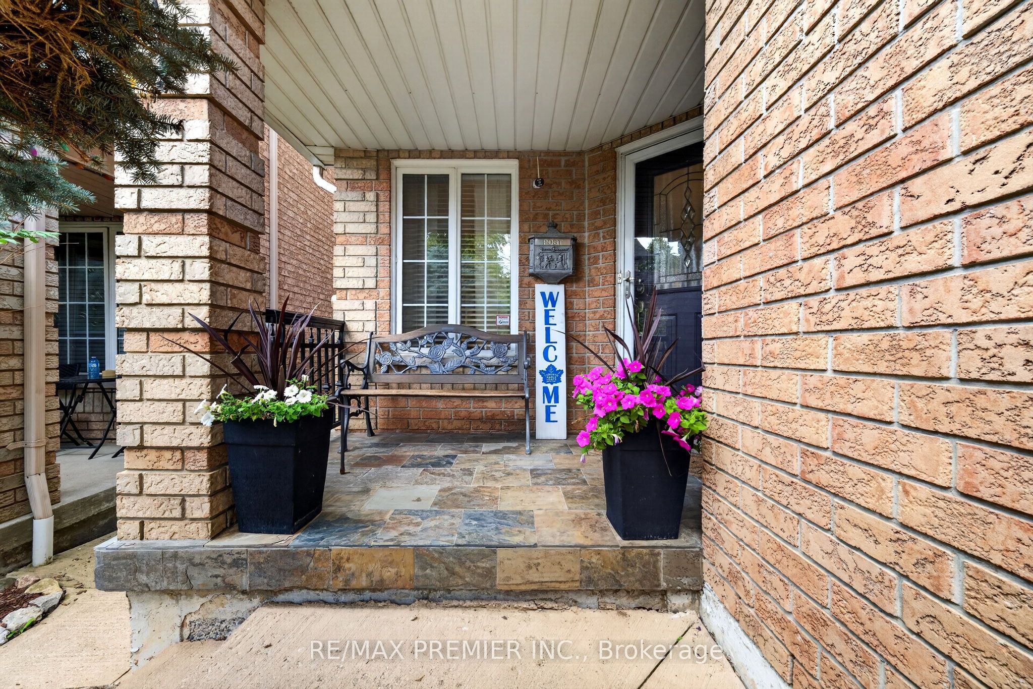 83 Royal Ridge Crescent, Vaughan, ON L6A 2T1 photo 3