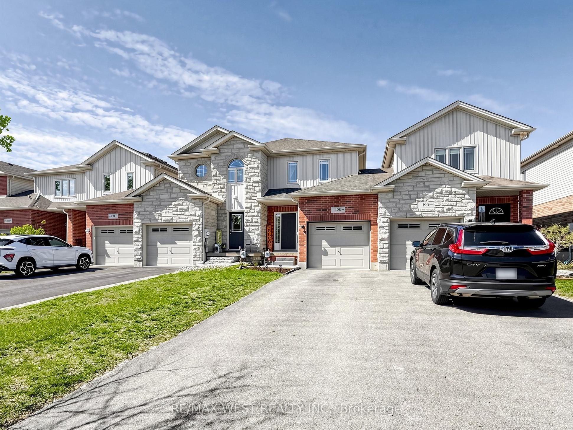 195 Banting Crescent, Essa, ON L0M 1B6