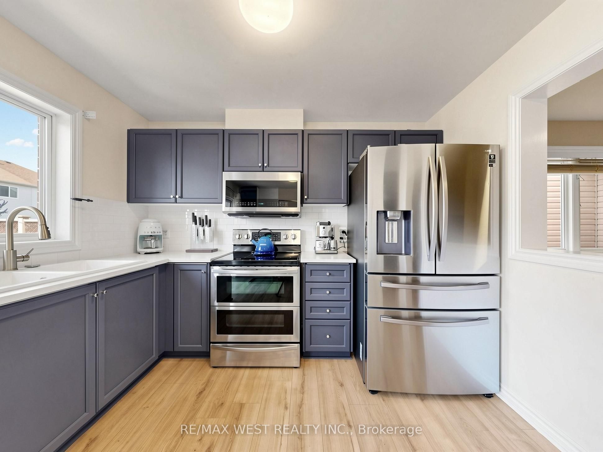 195 Banting Crescent, Essa, ON L0M 1B6 photo 4