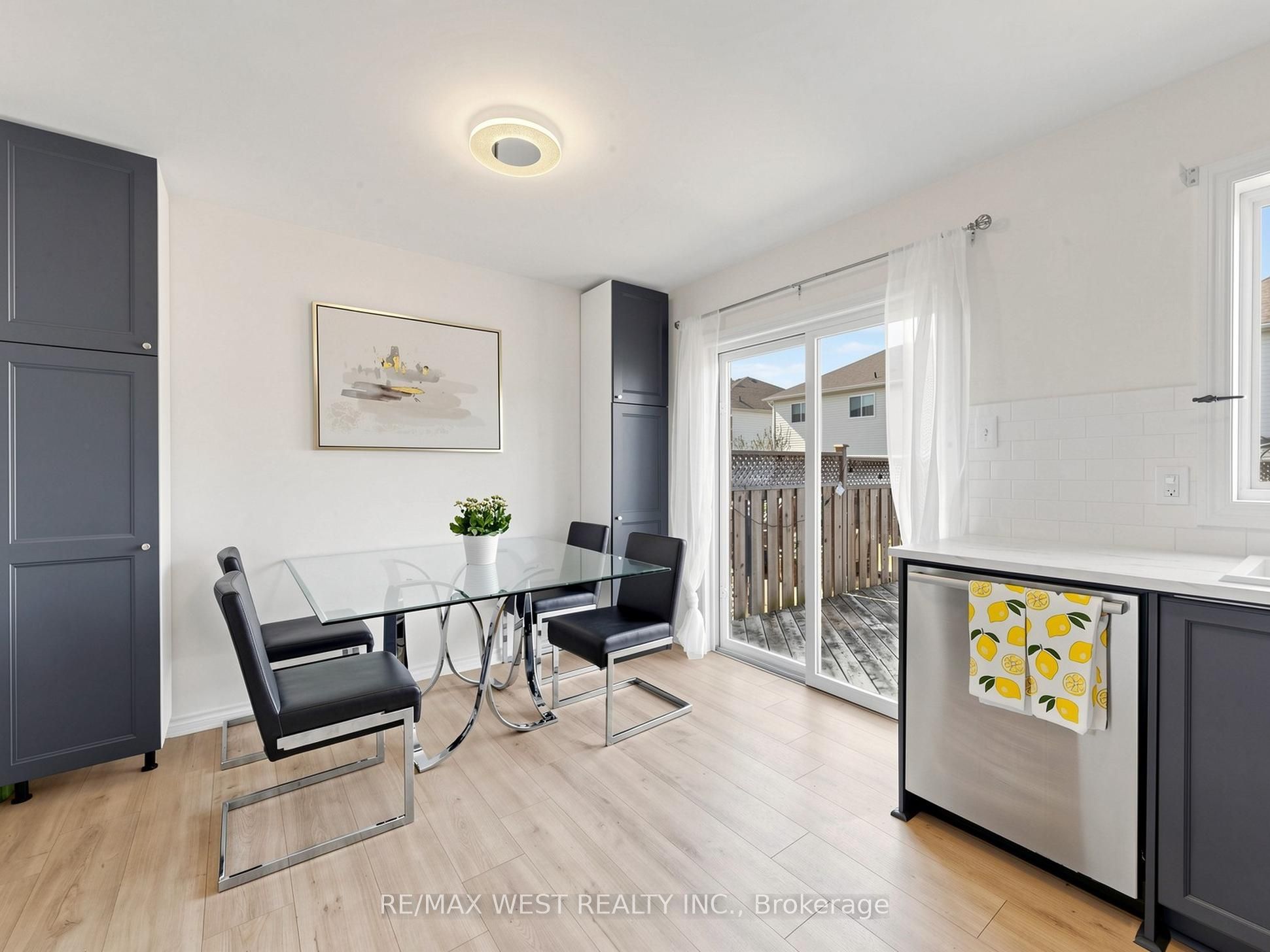 195 Banting Crescent, Essa, ON L0M 1B6 photo 5