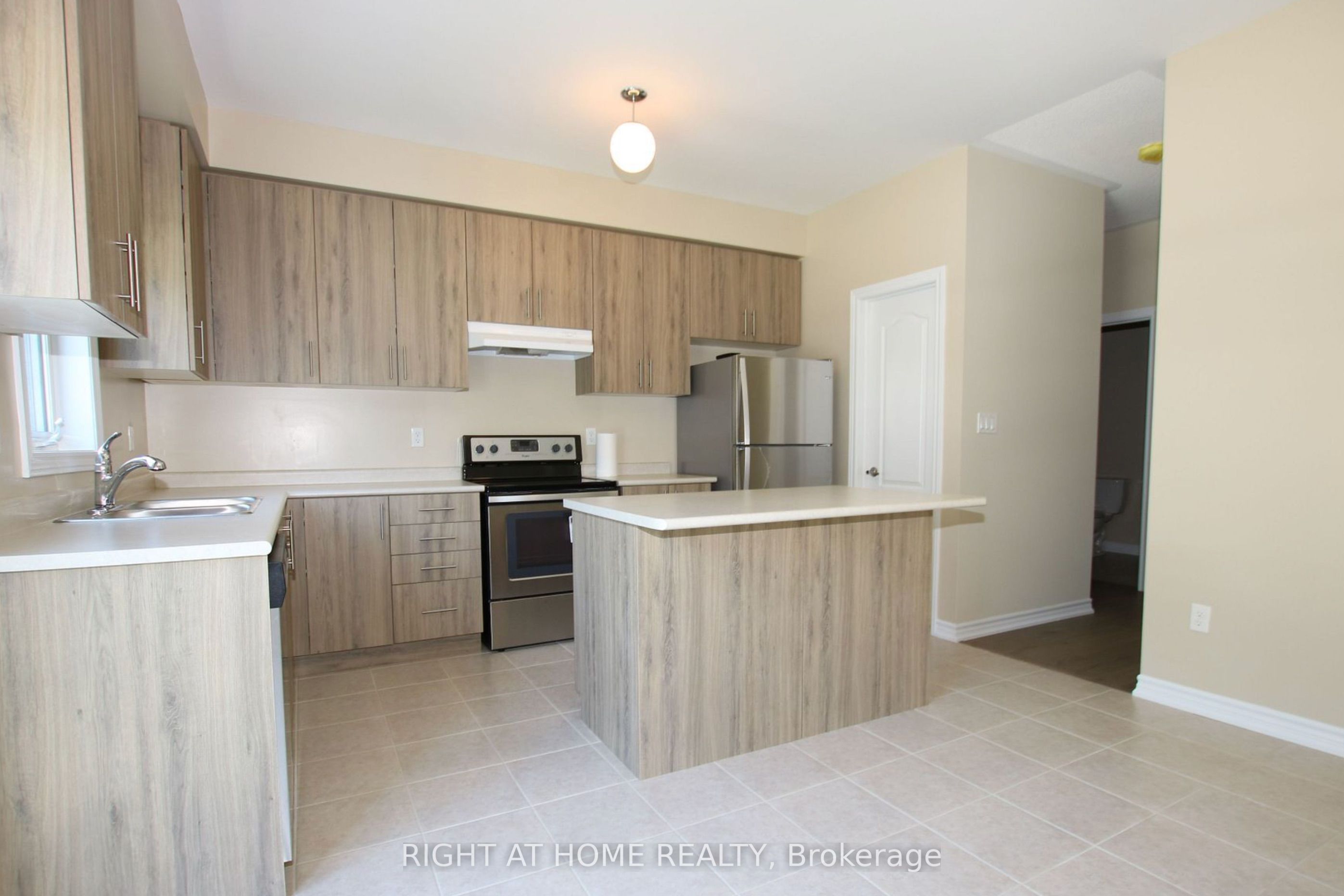 49 Milson Crescent, Essa, ON L3W 0C9 photo 3