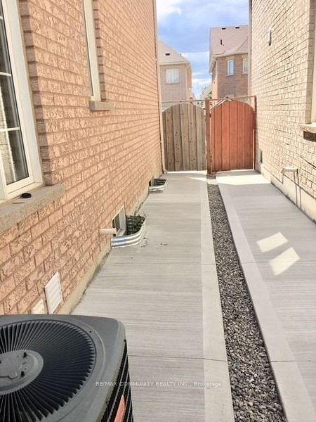 50 Geddington Crescent, Markham, ON L6B 0M7 photo 5