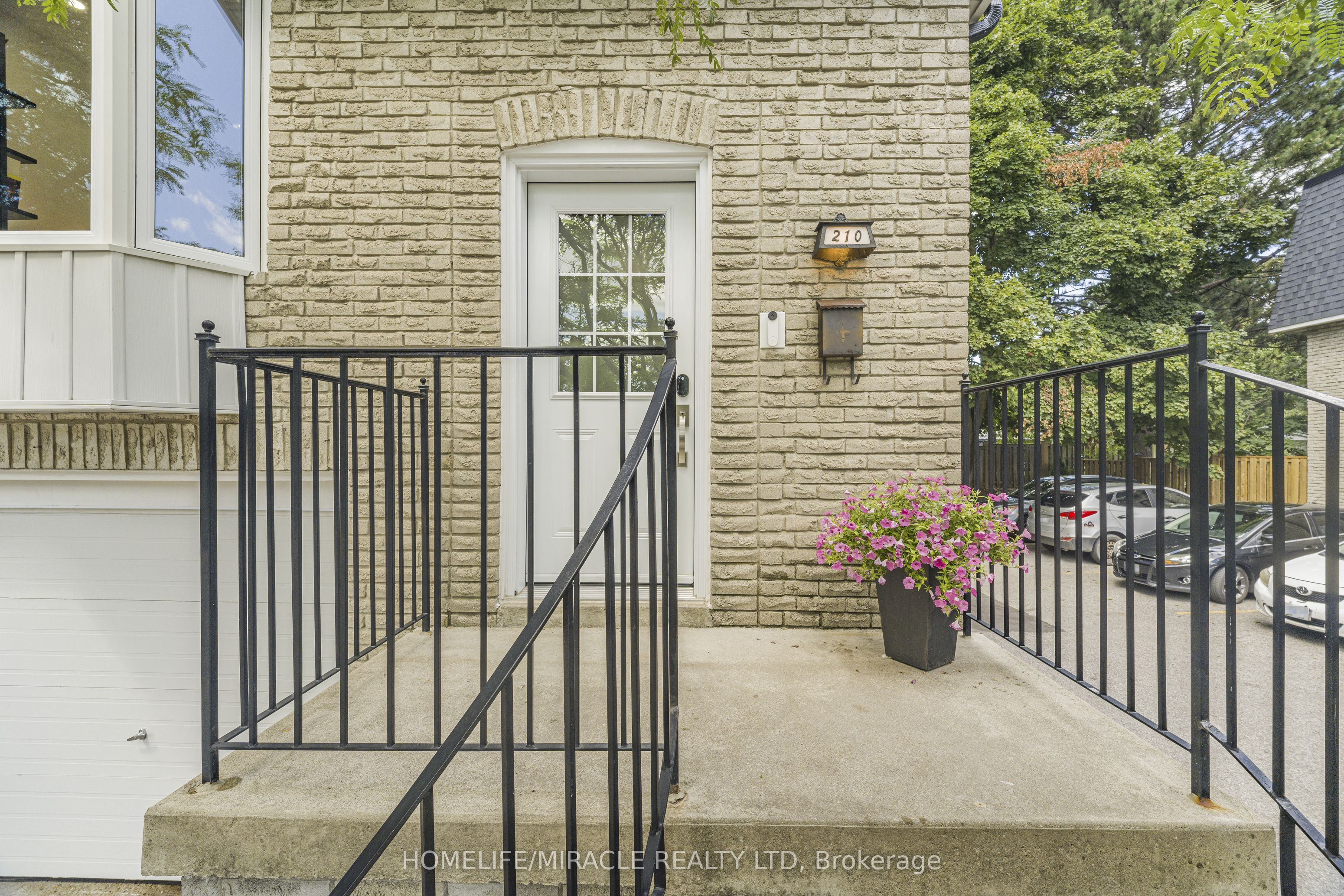 210 Royal Orchard Boulevard 51, Markham, ON L3T 3E7 photo 4