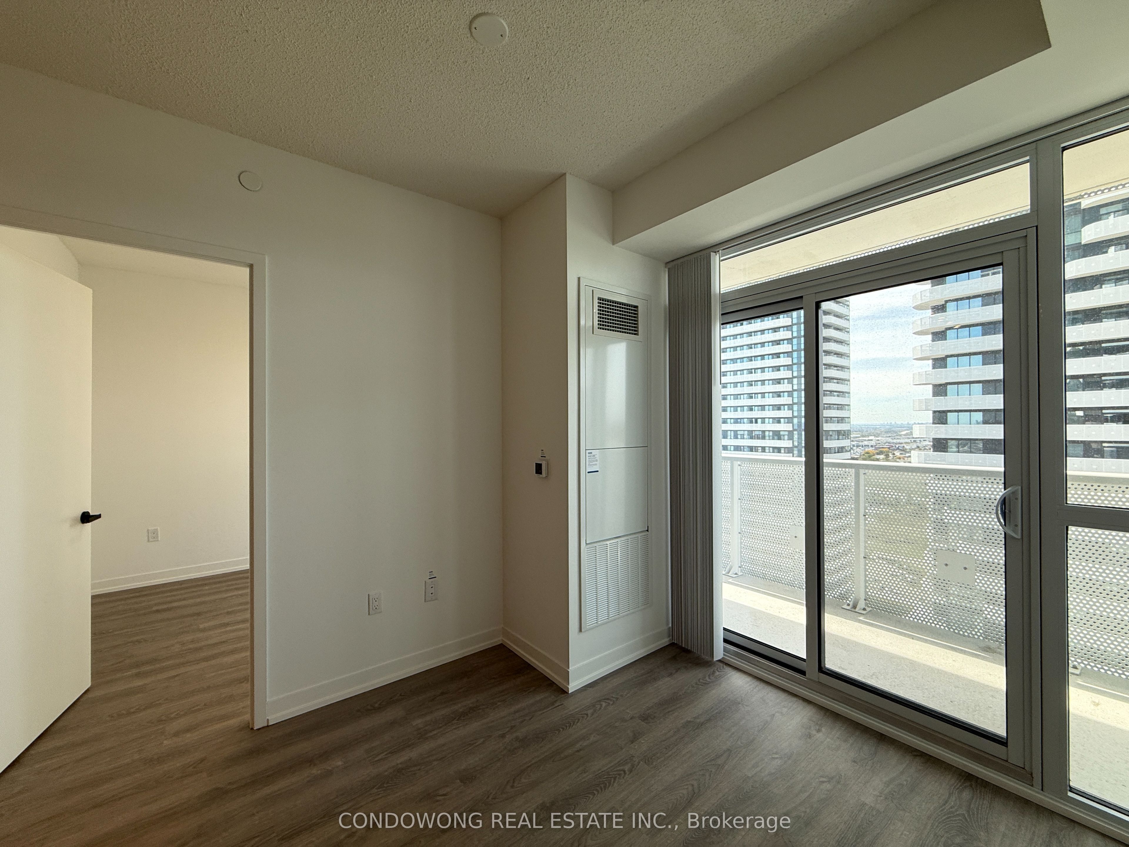 8 Interchange Way 2015, Vaughan, ON L4K 0R2 photo 4