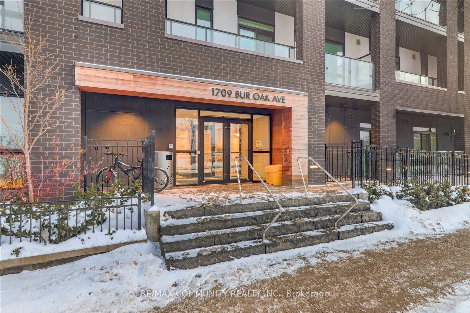 1709 Bur Oak Avenue 206, Markham, ON L6E 0V7 photo 4