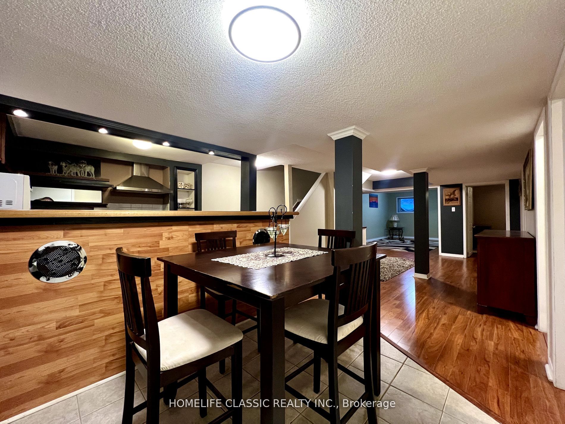 423 Flanagan Court Lower, Newmarket, ON L3X 2G1 photo 2