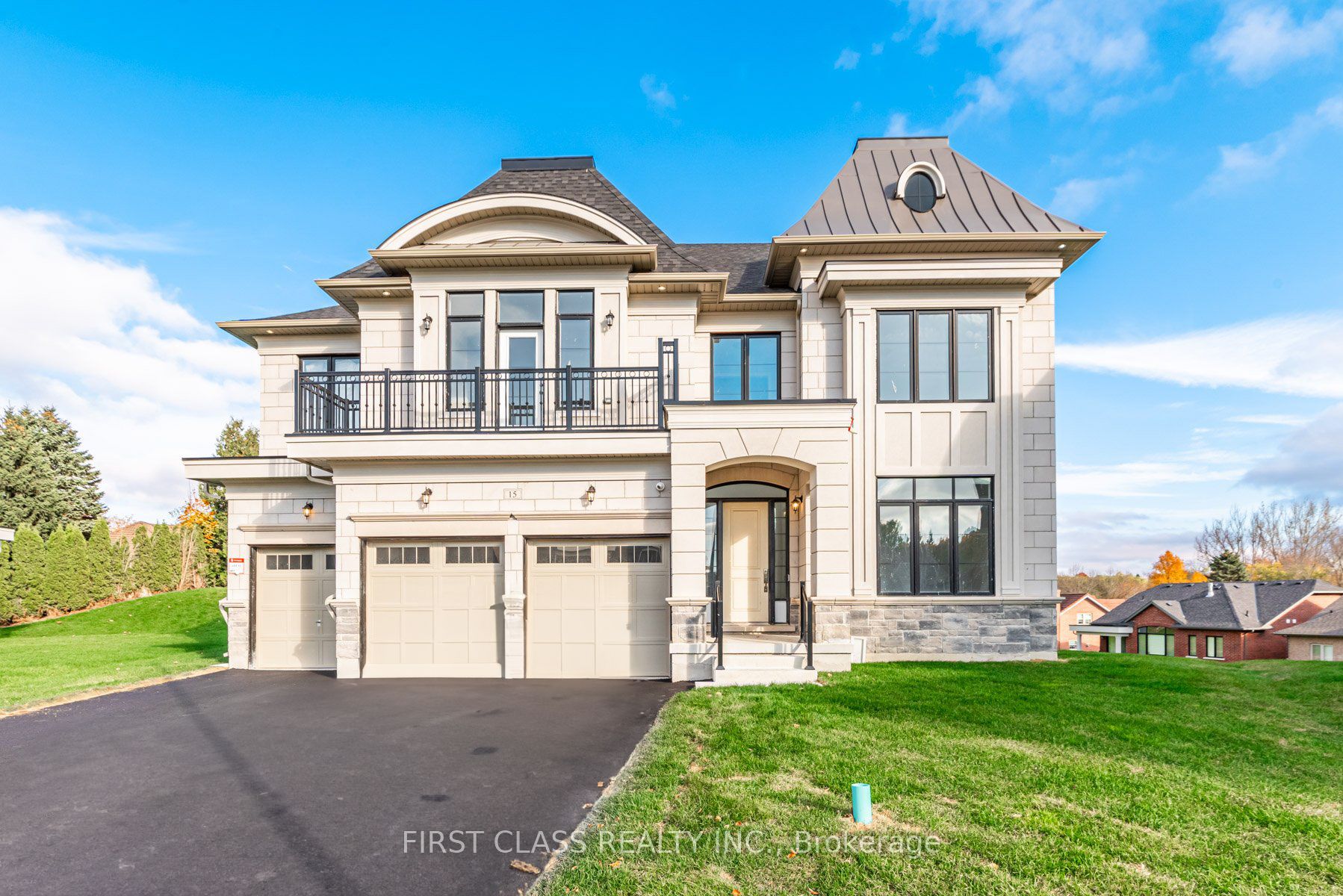 15 Kenneth Campbell Court, Aurora, ON L4G 5Z4
