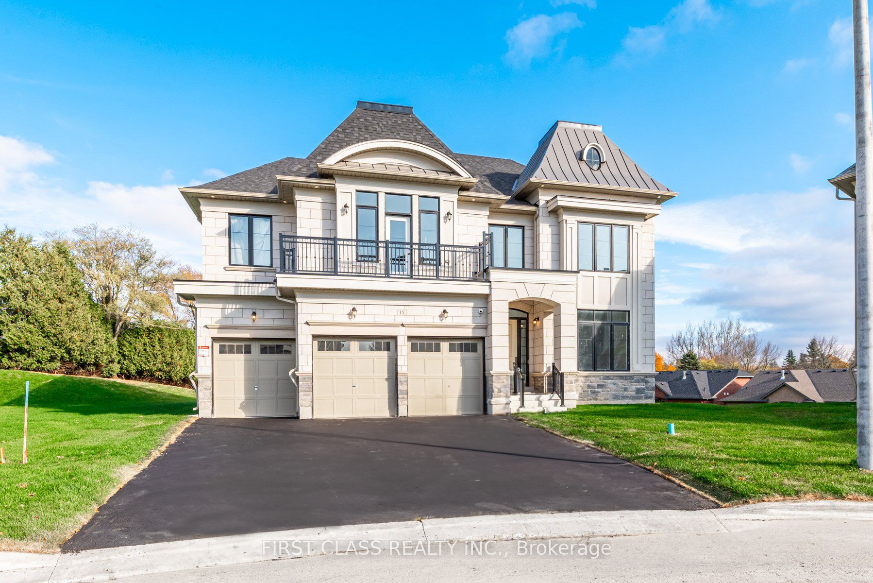 15 Kenneth Campbell Court, Aurora, ON L4G 5Z4 photo 2