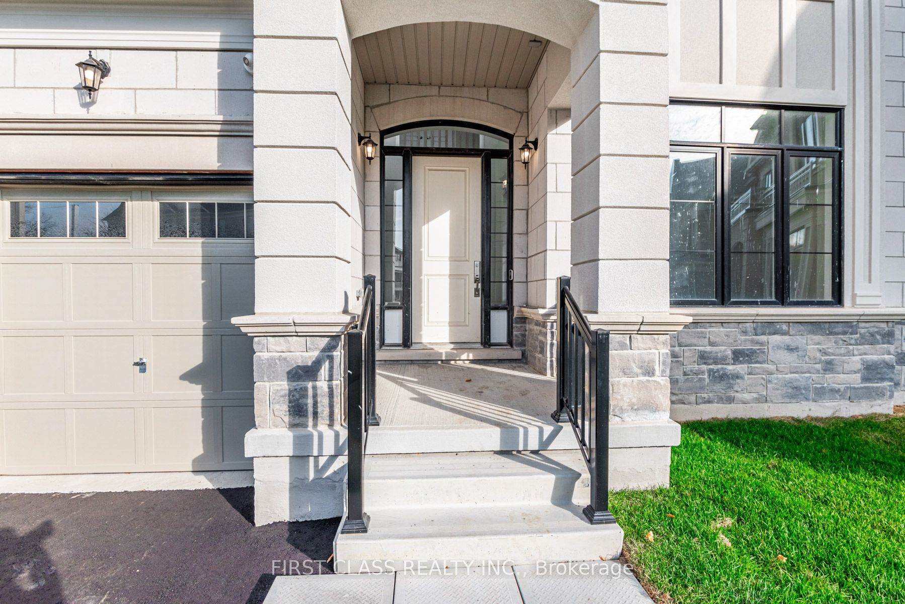 15 Kenneth Campbell Court, Aurora, ON L4G 5Z4 photo 3