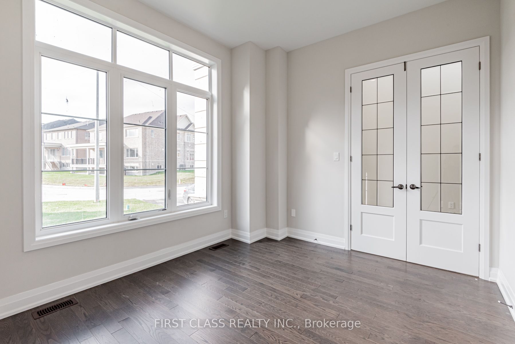 15 Kenneth Campbell Court, Aurora, ON L4G 5Z4 photo 5