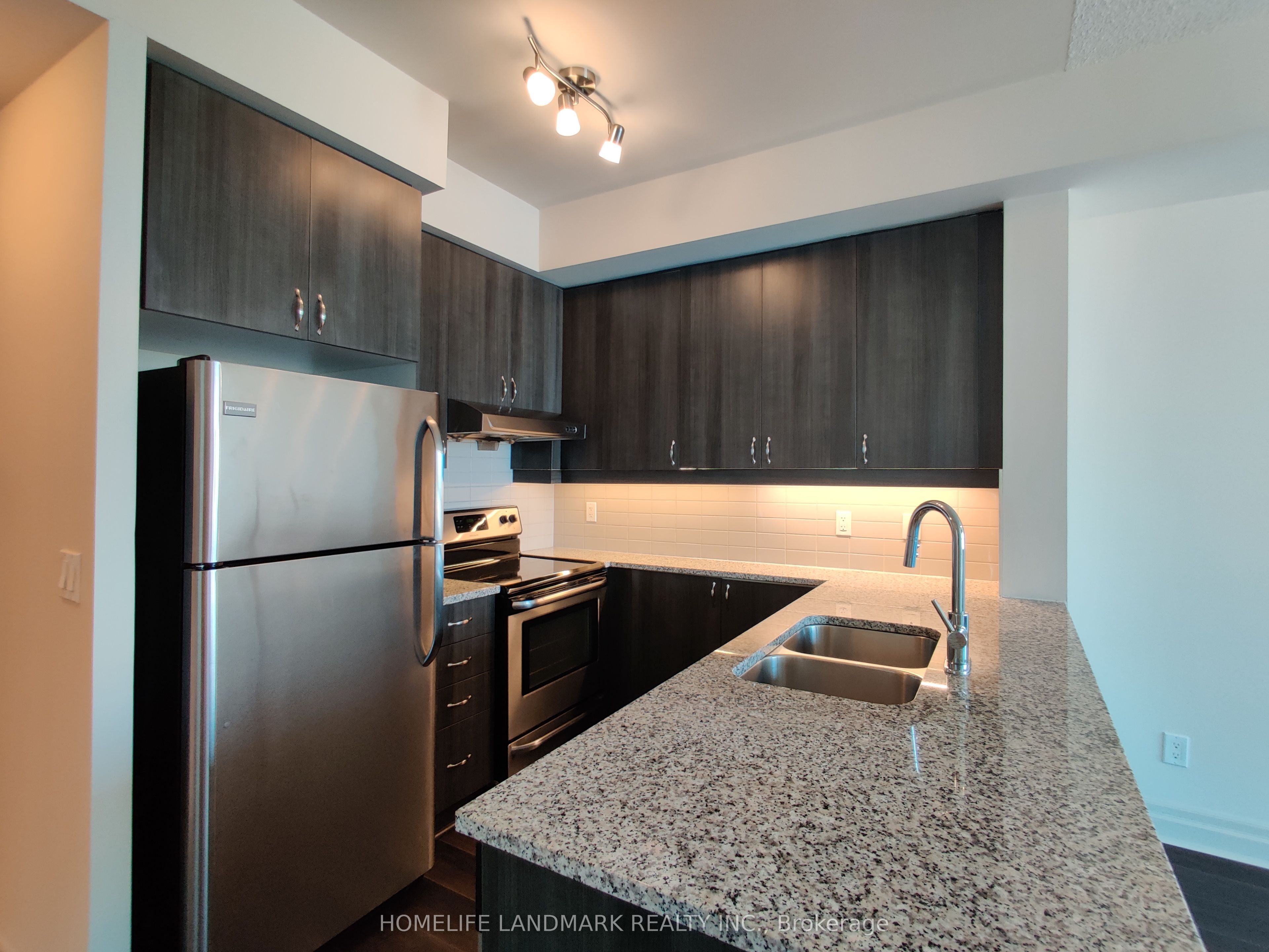 8110 Birchmount Road 803, Markham, ON L6G 0E3 photo 3