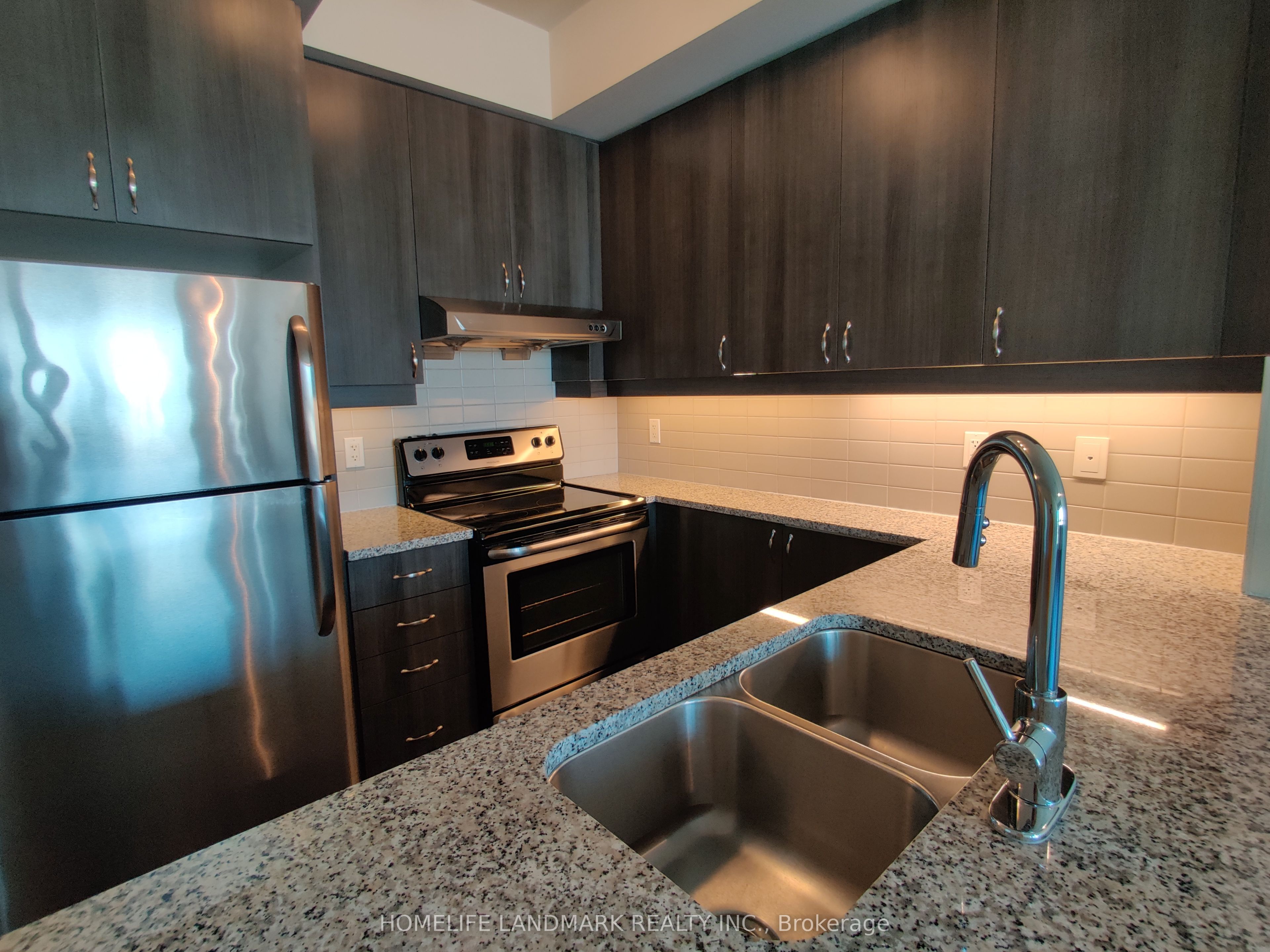 8110 Birchmount Road 803, Markham, ON L6G 0E3 photo 4