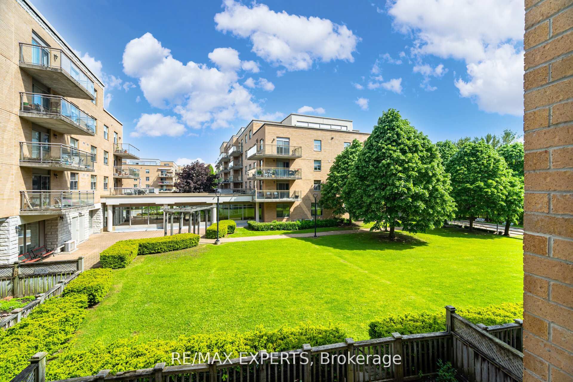 2502 Rutherford Road 216, Vaughan, ON L4K 5N6 photo 2