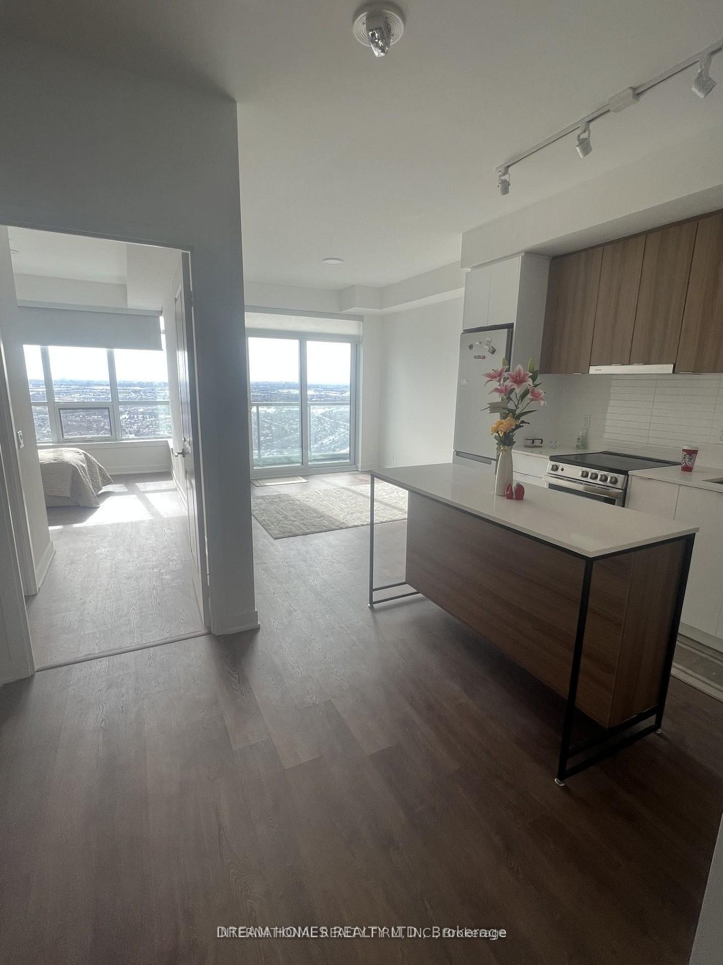 30 Upper Mall Way 3303, Vaughan, ON L4J 0L7 photo 3