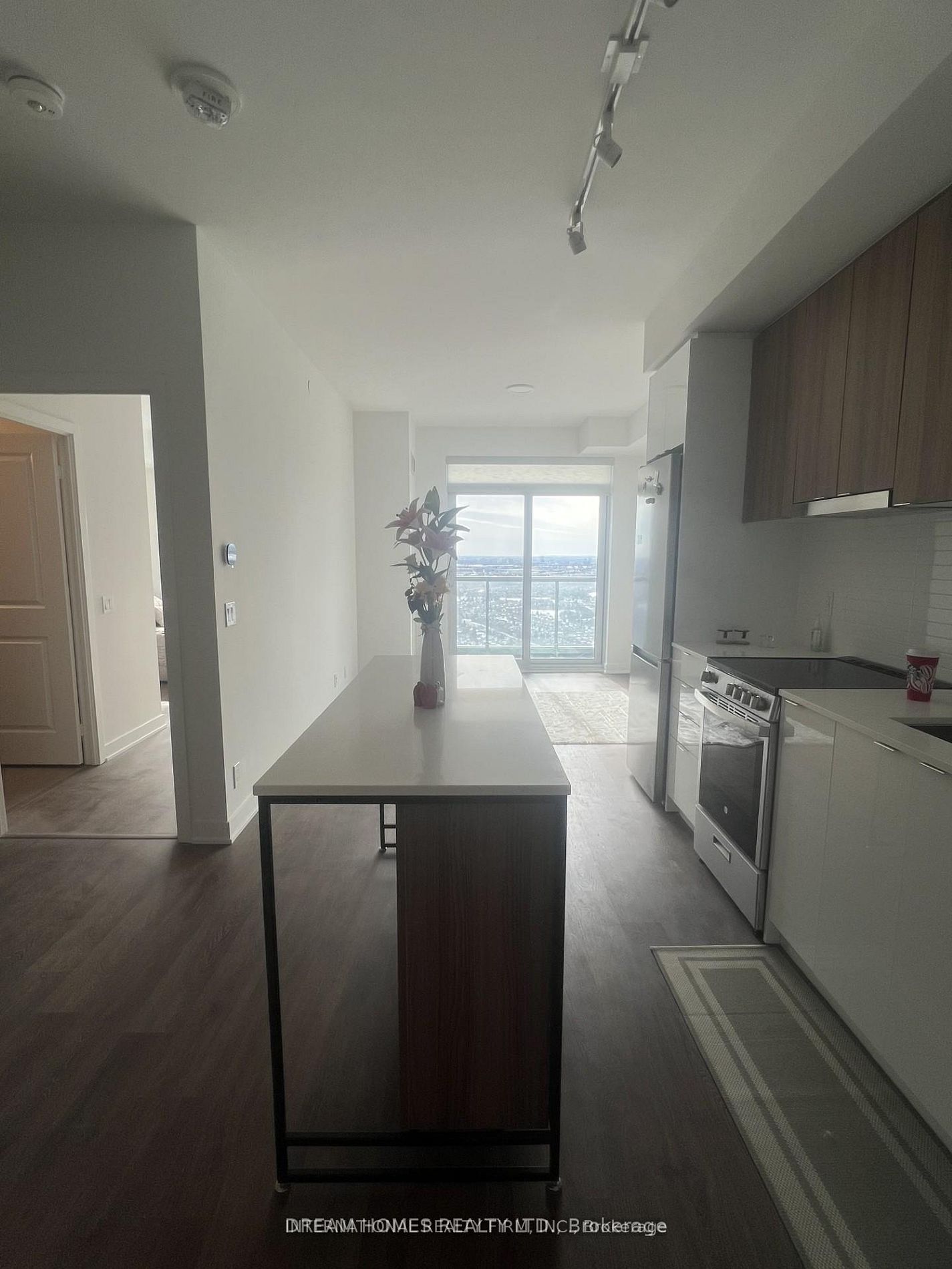 30 Upper Mall Way 3303, Vaughan, ON L4J 0L7 photo 4