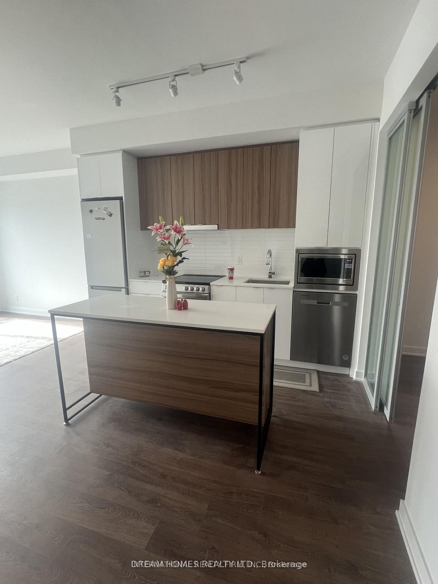 30 Upper Mall Way 3303, Vaughan, ON L4J 0L7 photo 5
