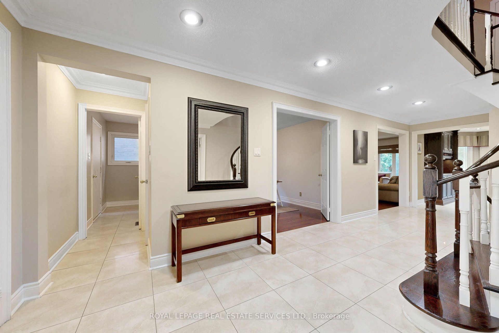 16 Waterhouse Way, Richmond Hill, ON L4C 9H7 photo 4