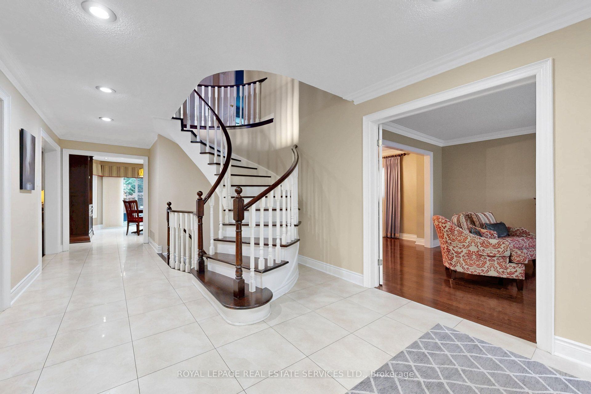 16 Waterhouse Way, Richmond Hill, ON L4C 9H7 photo 5