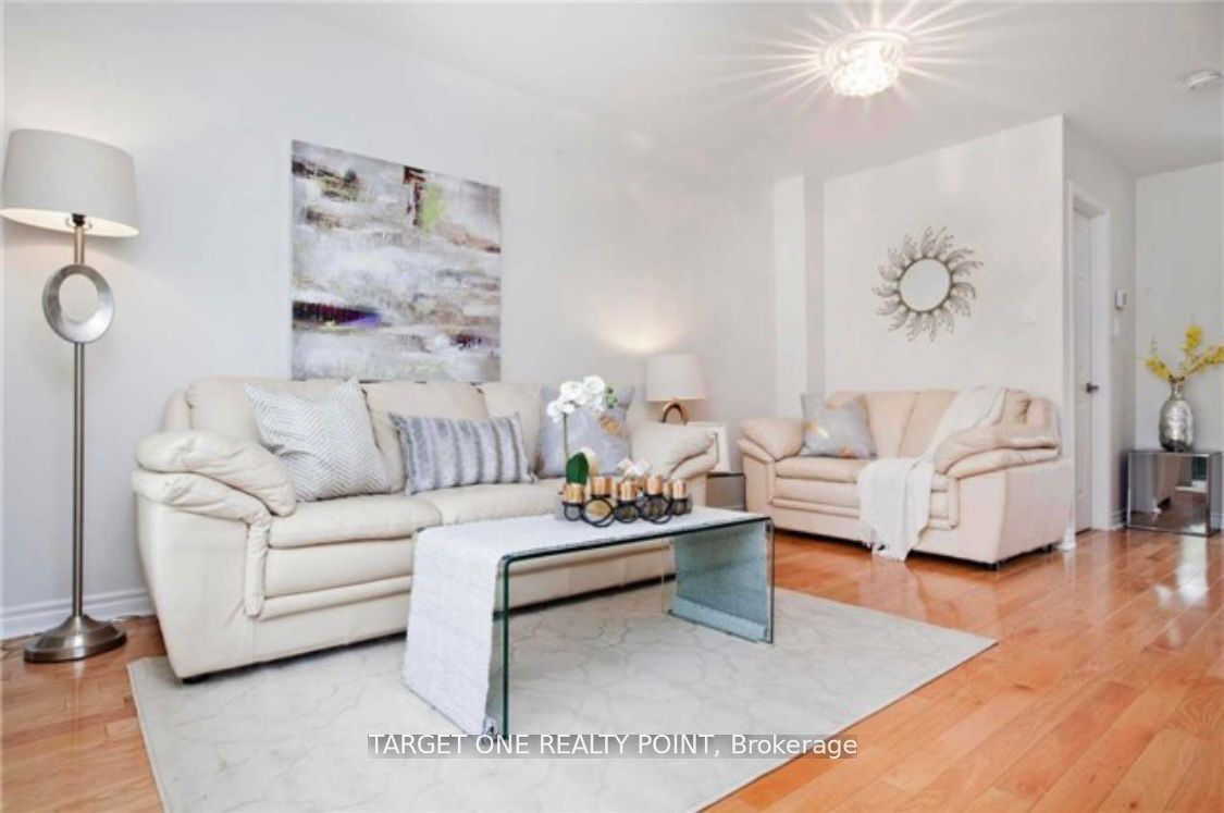 6 Moresby Street, Richmond Hill, ON L4B 4K8 photo 2