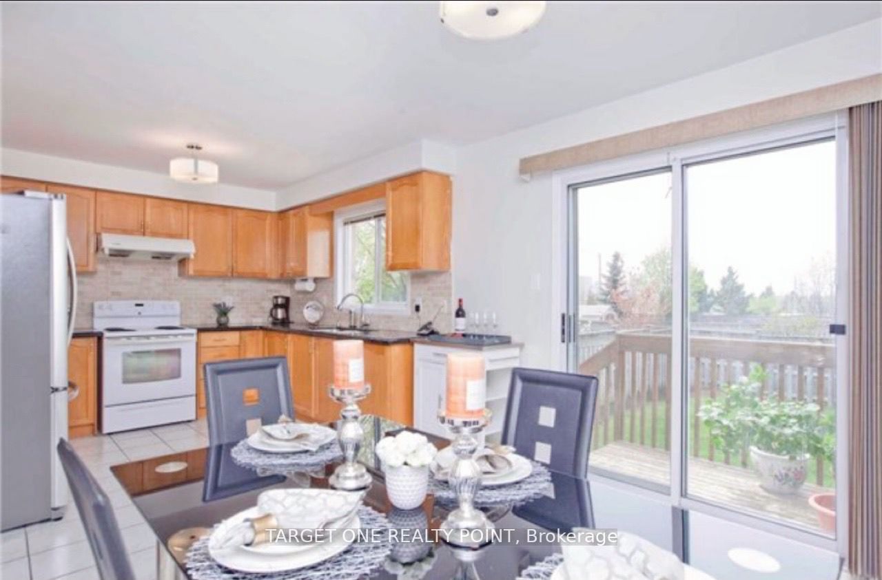 6 Moresby Street, Richmond Hill, ON L4B 4K8 photo 3