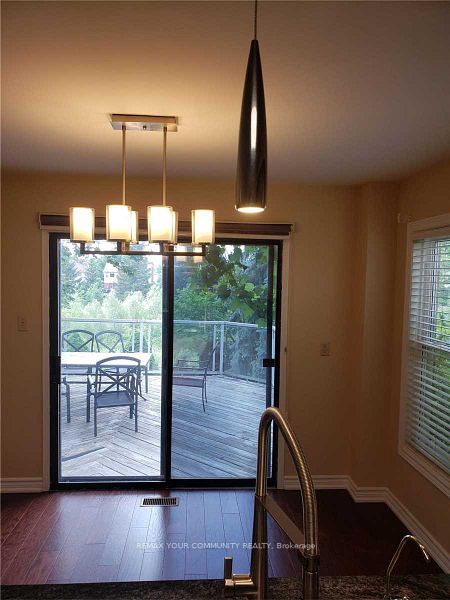 243 Glenway Circle, Newmarket, ON L3Y 7S6 photo 5