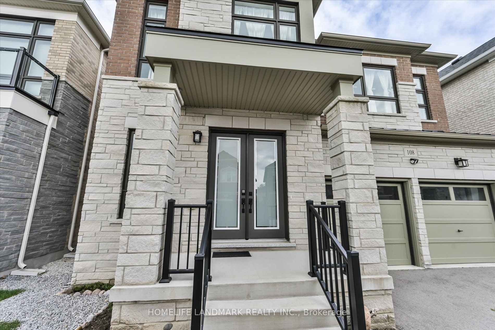 108 Pine Hill Crescent E, Aurora, ON L4G 3X9 photo 2