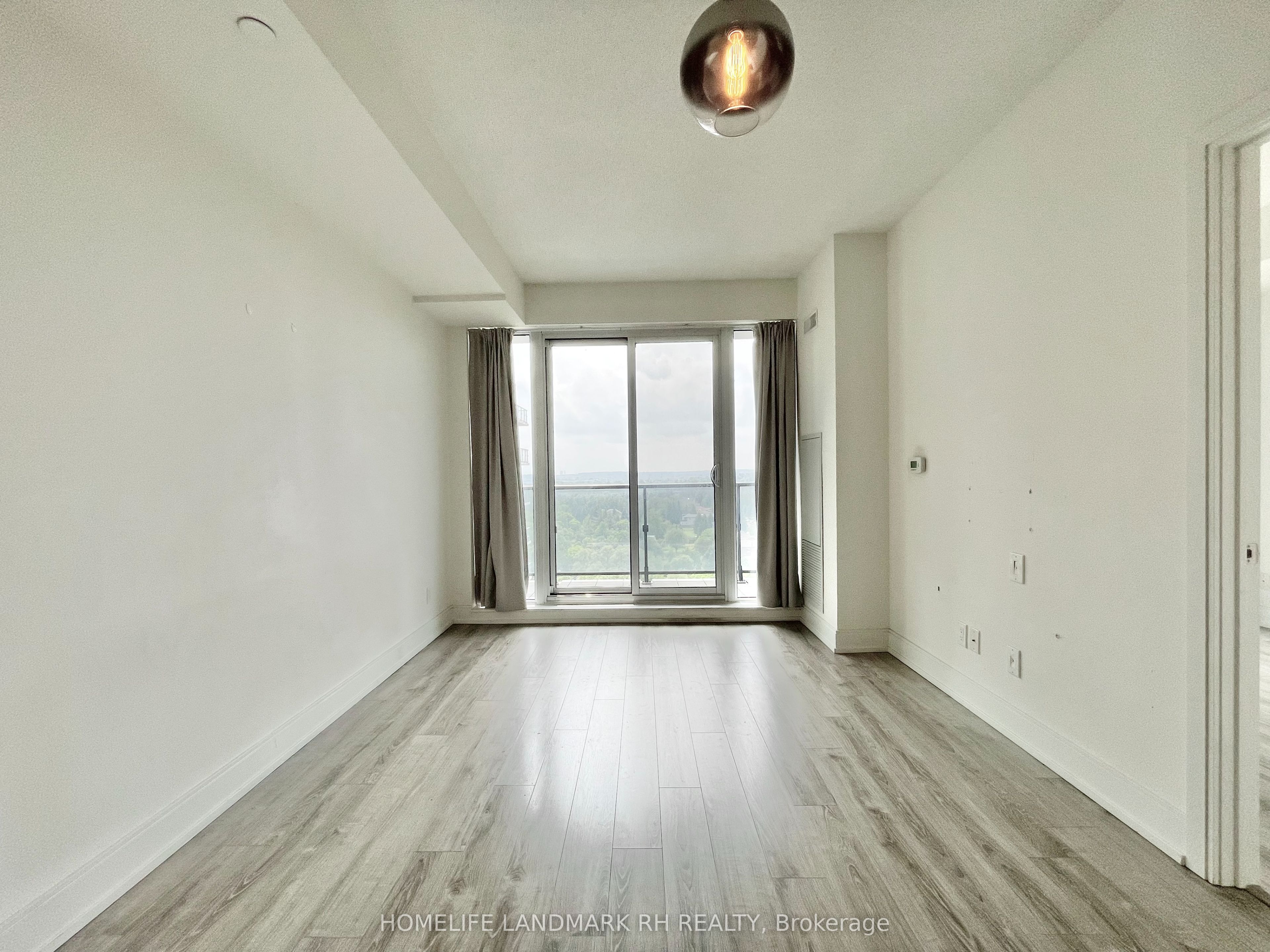 9600 Yonge Street 1607, Richmond Hill, ON L4C 0X3 photo 3
