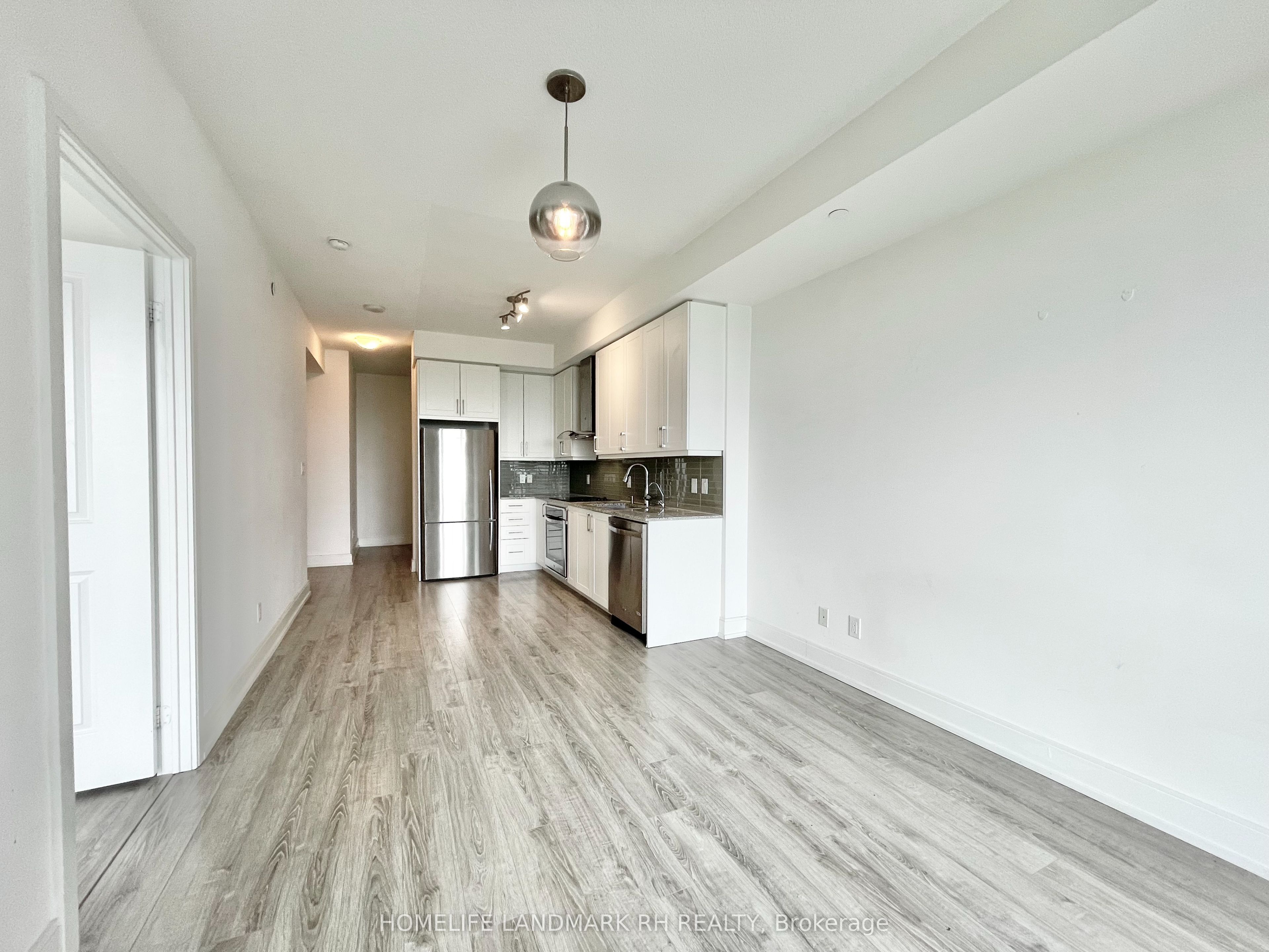 9600 Yonge Street 1607, Richmond Hill, ON L4C 0X3 photo 5