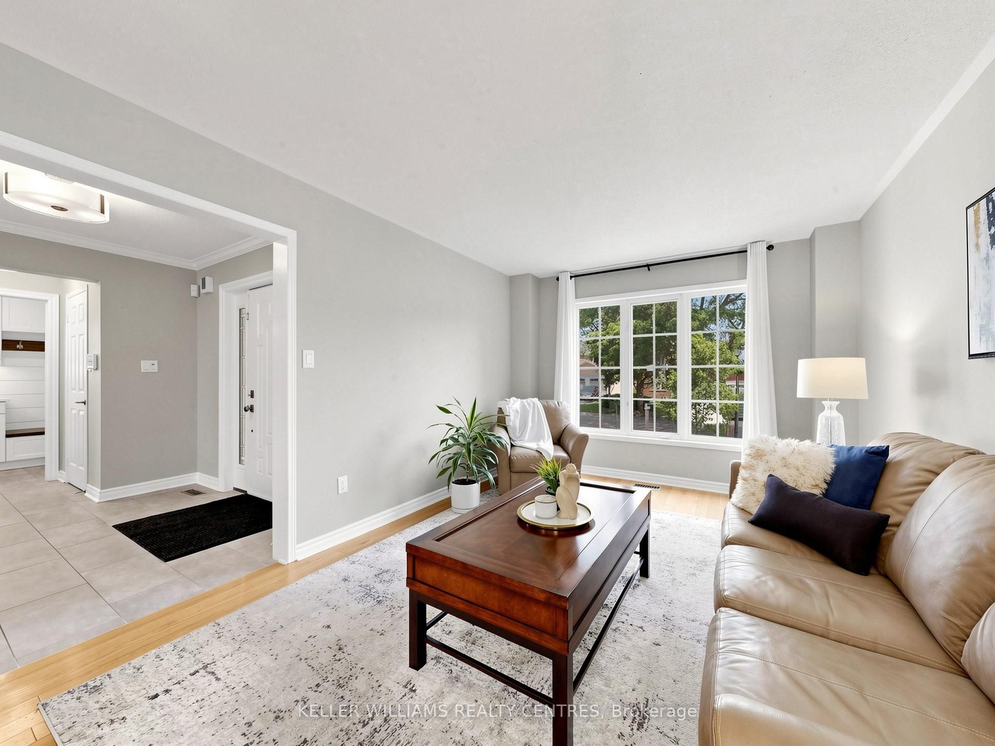 276 Rhodes Circle, Newmarket, ON L3X 1V4 photo 4