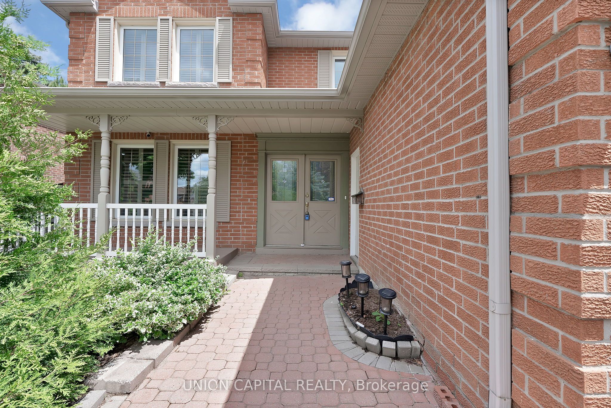 35 McCarty Crescent, Markham, ON L3P 4R4 photo 2