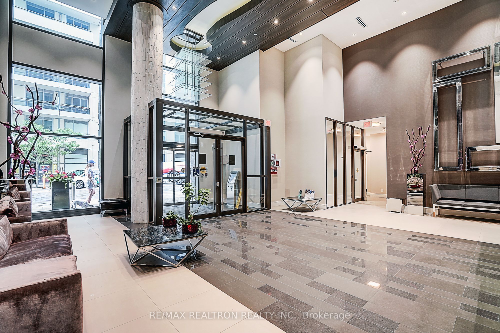 9191 Yonge Street SW 321, Richmond Hill, ON L4C 1E2 photo 4