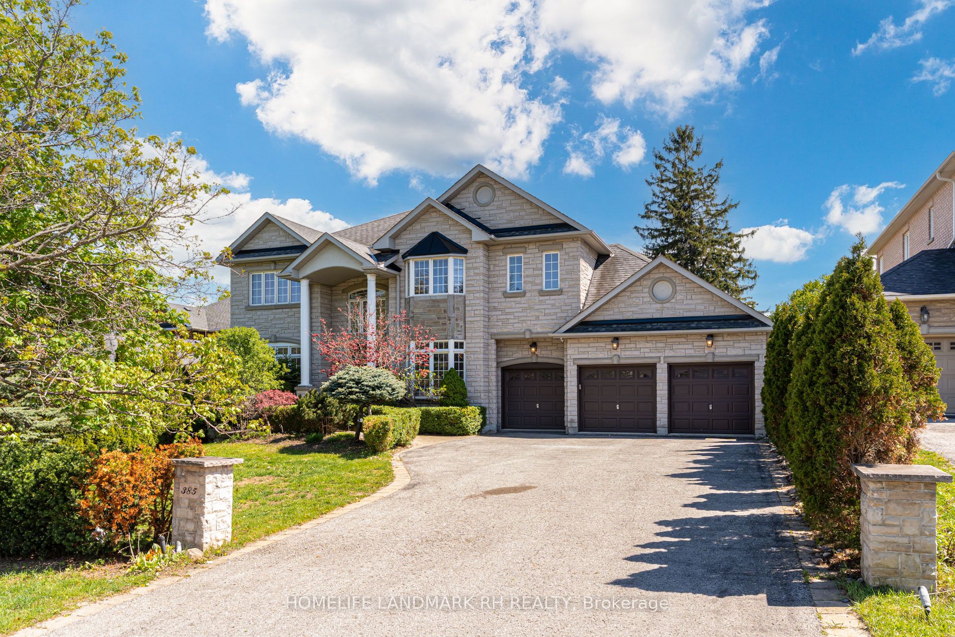 385 Kennedy Street W, Aurora, ON L4G 5M6