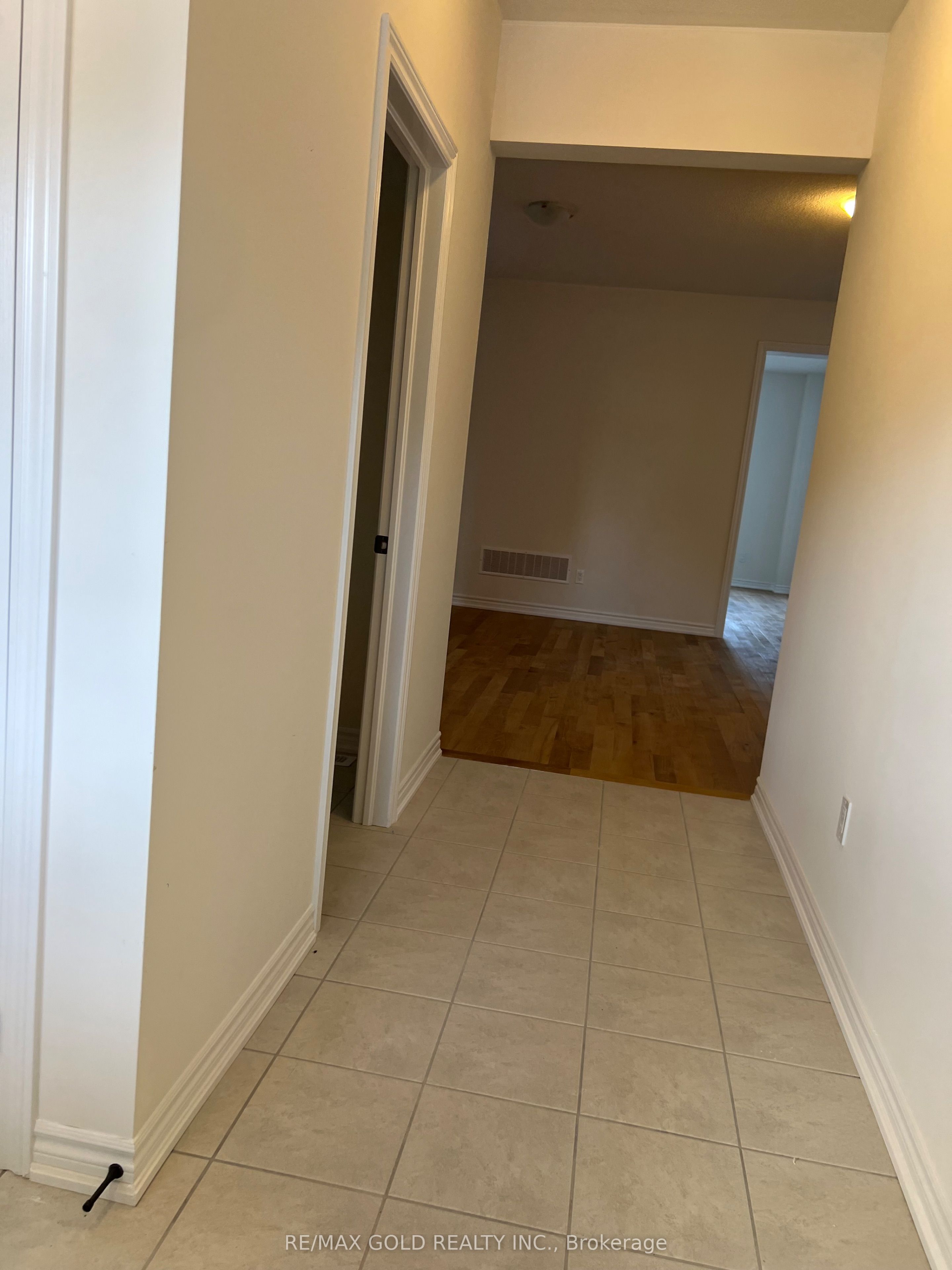 4 Lawrence D. Pridham Avenue, New Tecumseth, ON L6R 0X1 photo 3
