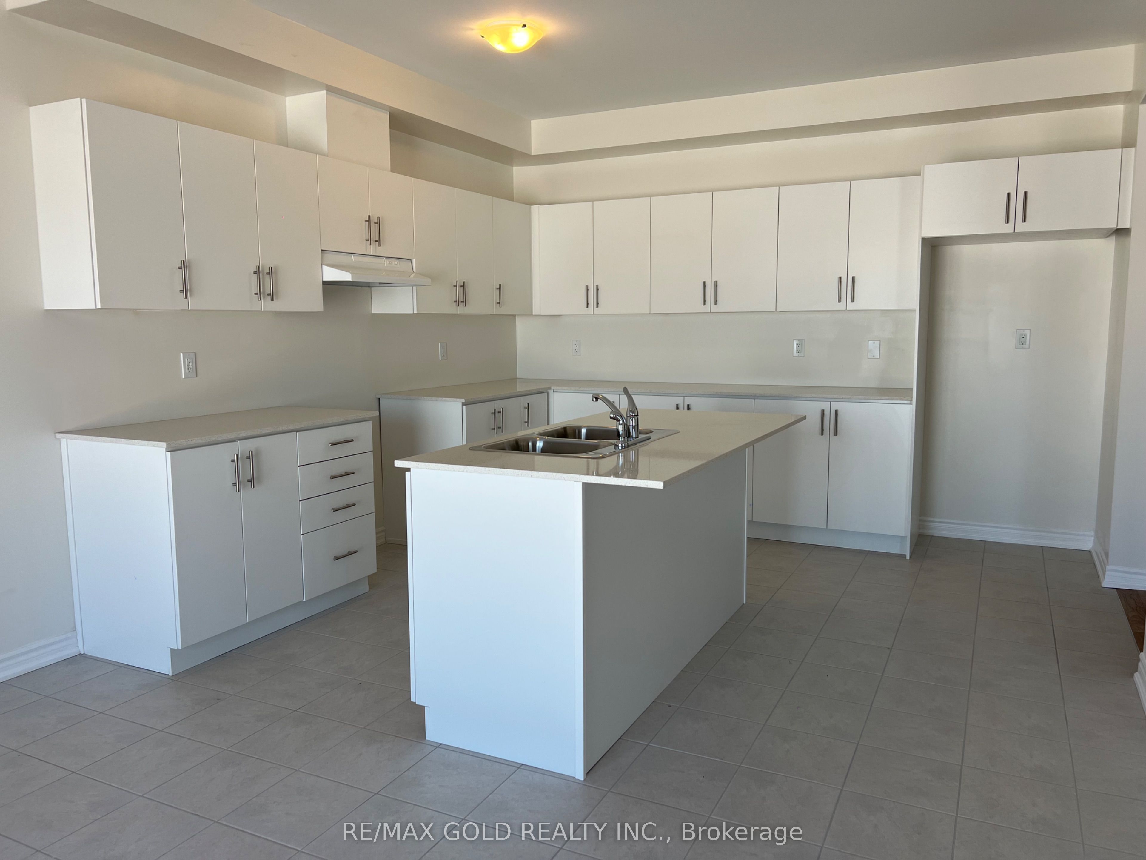 4 Lawrence D. Pridham Avenue, New Tecumseth, ON L6R 0X1 photo 4