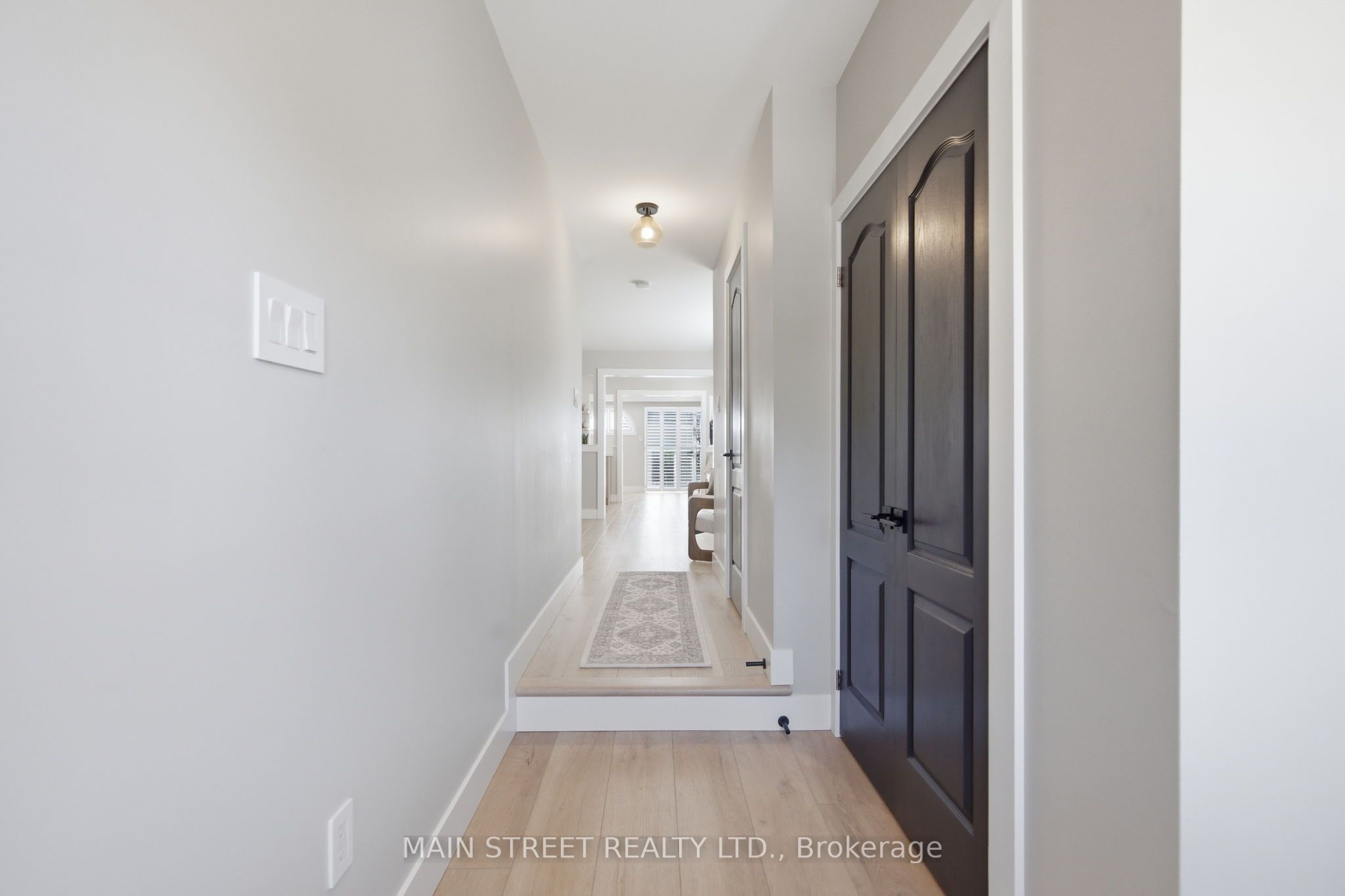 90 Four Seasons Crescent, Newmarket, ON L9N 0C4 photo 3