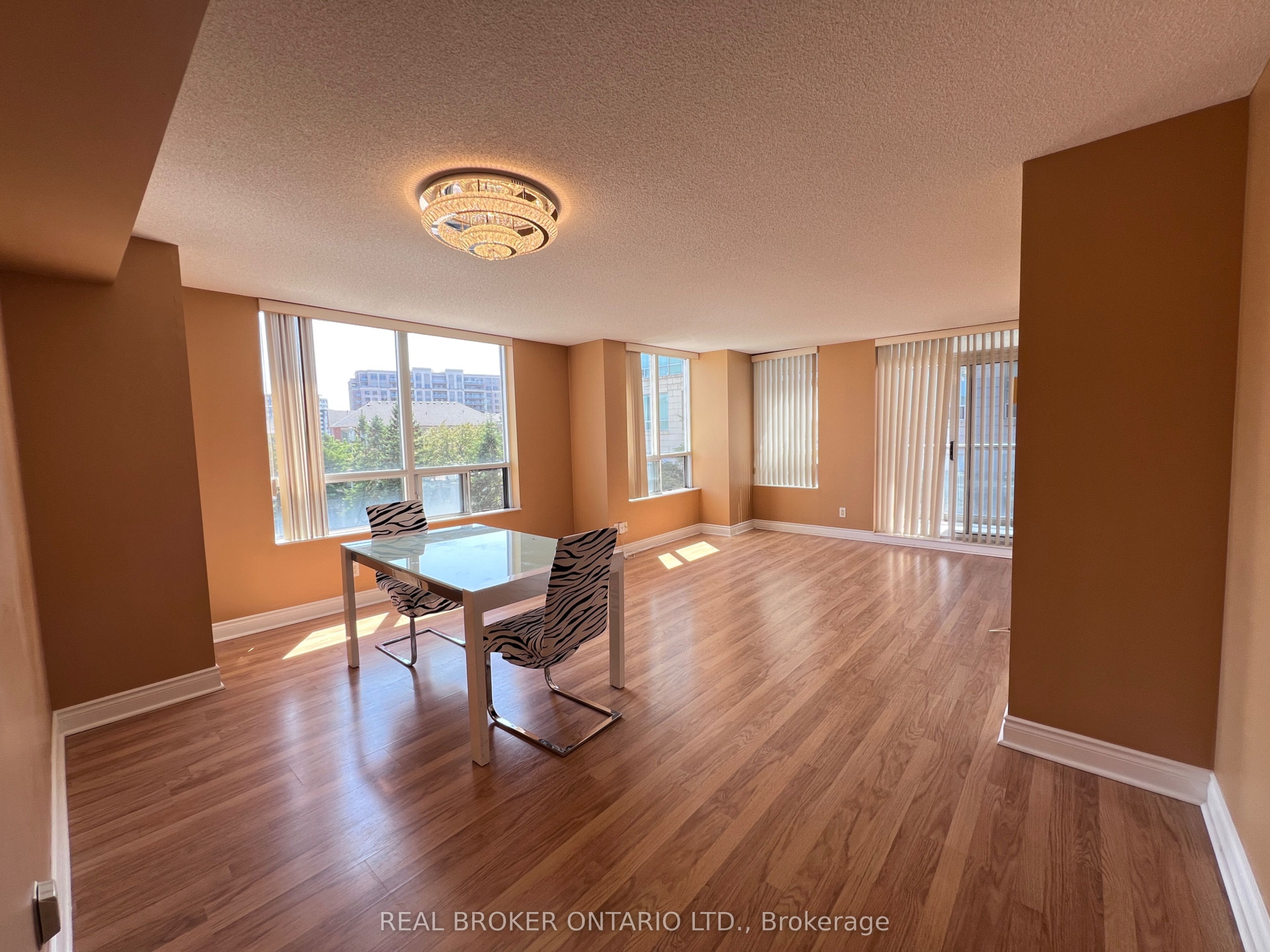88 Times Avenue 310, Markham, ON L3T 7Z4 photo 2