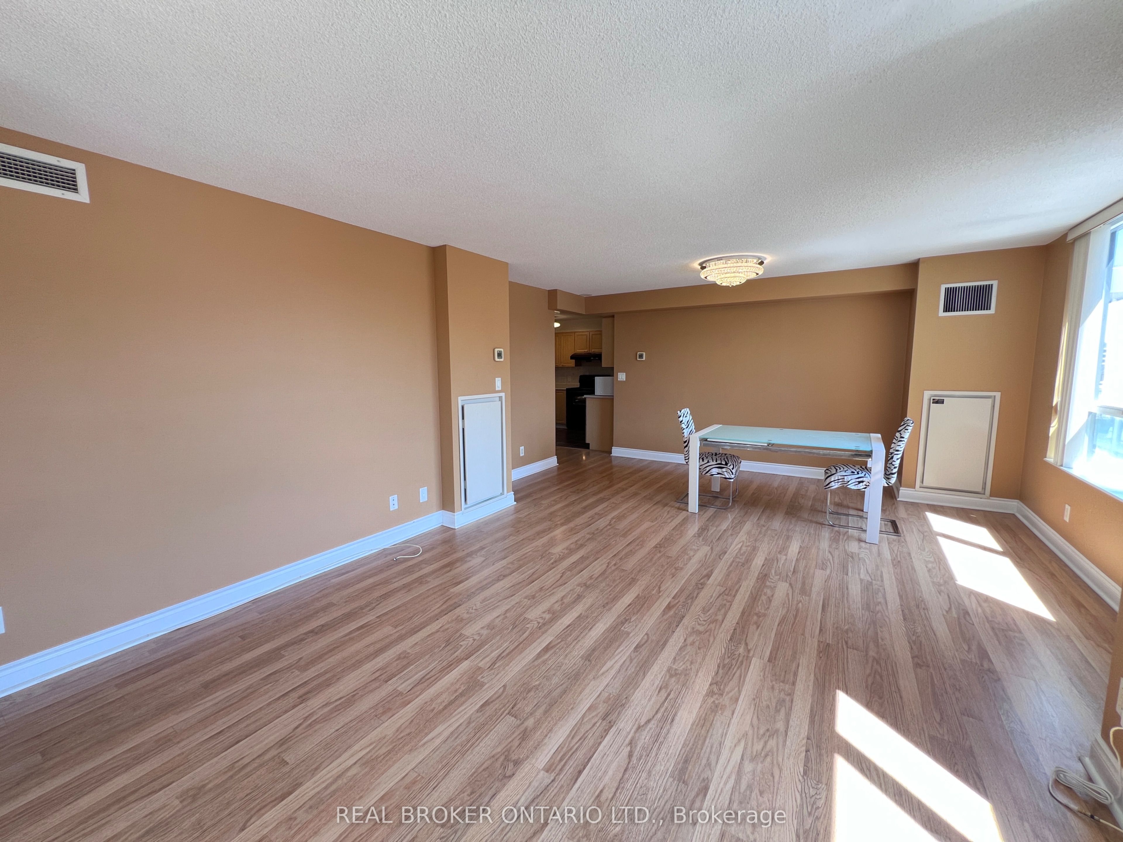88 Times Avenue 310, Markham, ON L3T 7Z4 photo 3