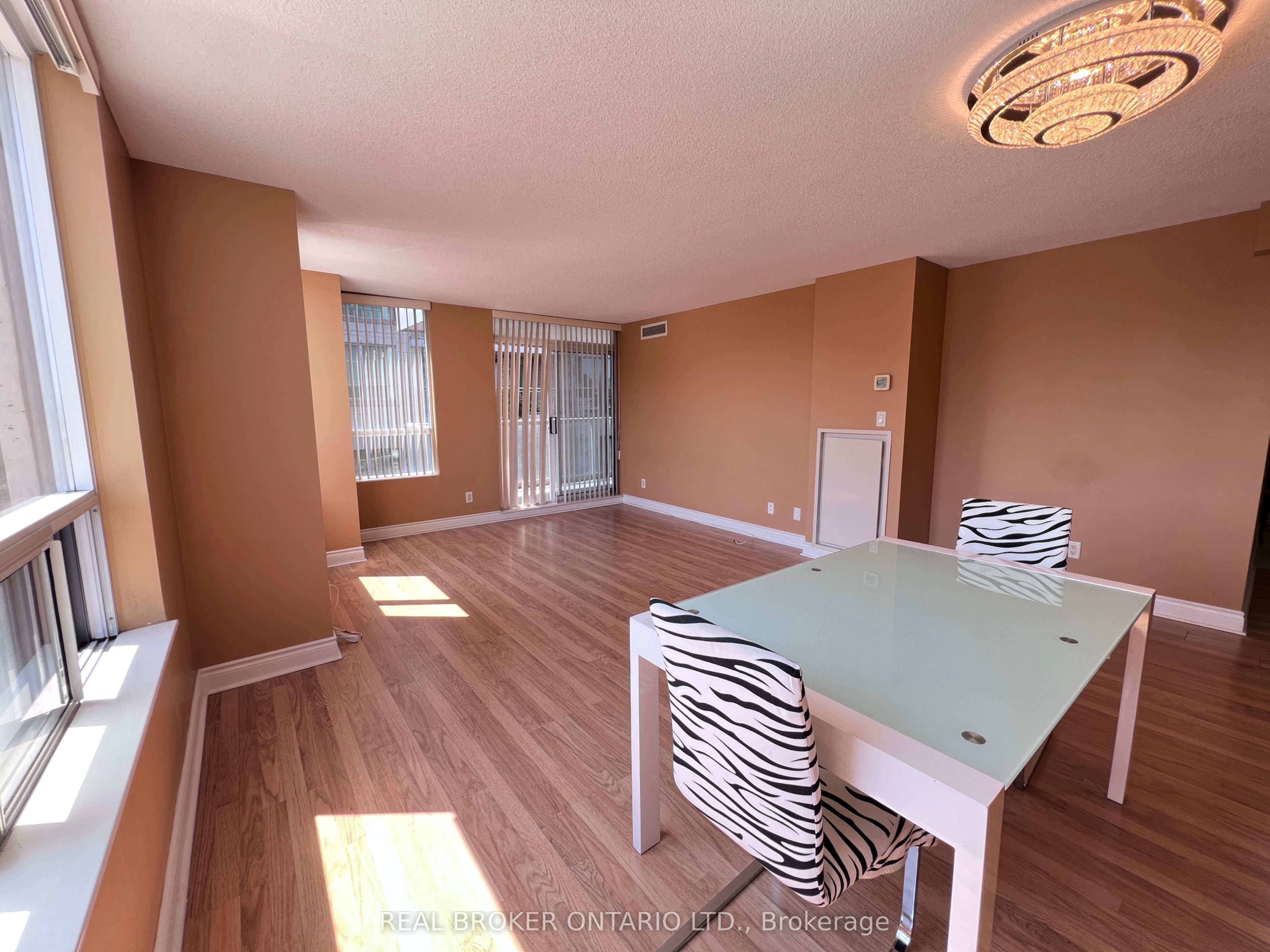 88 Times Avenue 310, Markham, ON L3T 7Z4 photo 4