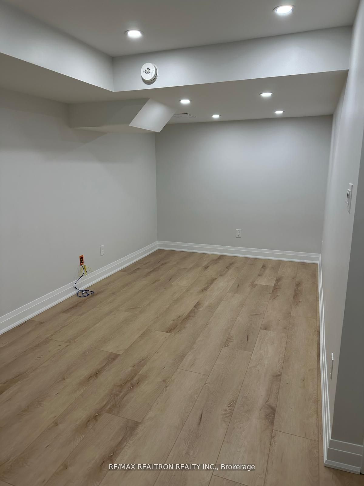 5 Elderslie Crescent Bsmnt, Vaughan, ON L0J 1C0 photo 3