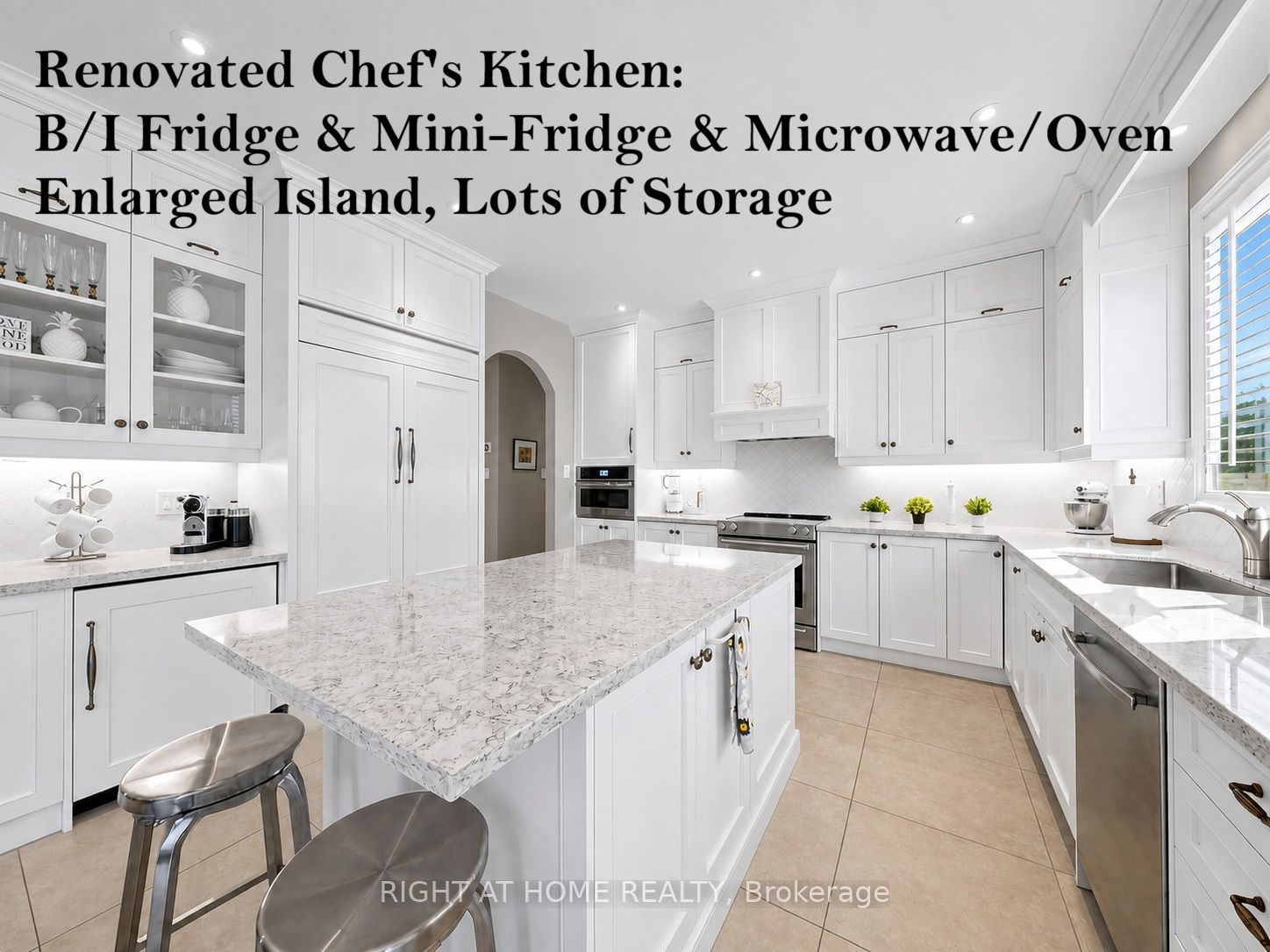 32 Lake Forest Drive, Richmond Hill, ON L4E 0B2 photo 2