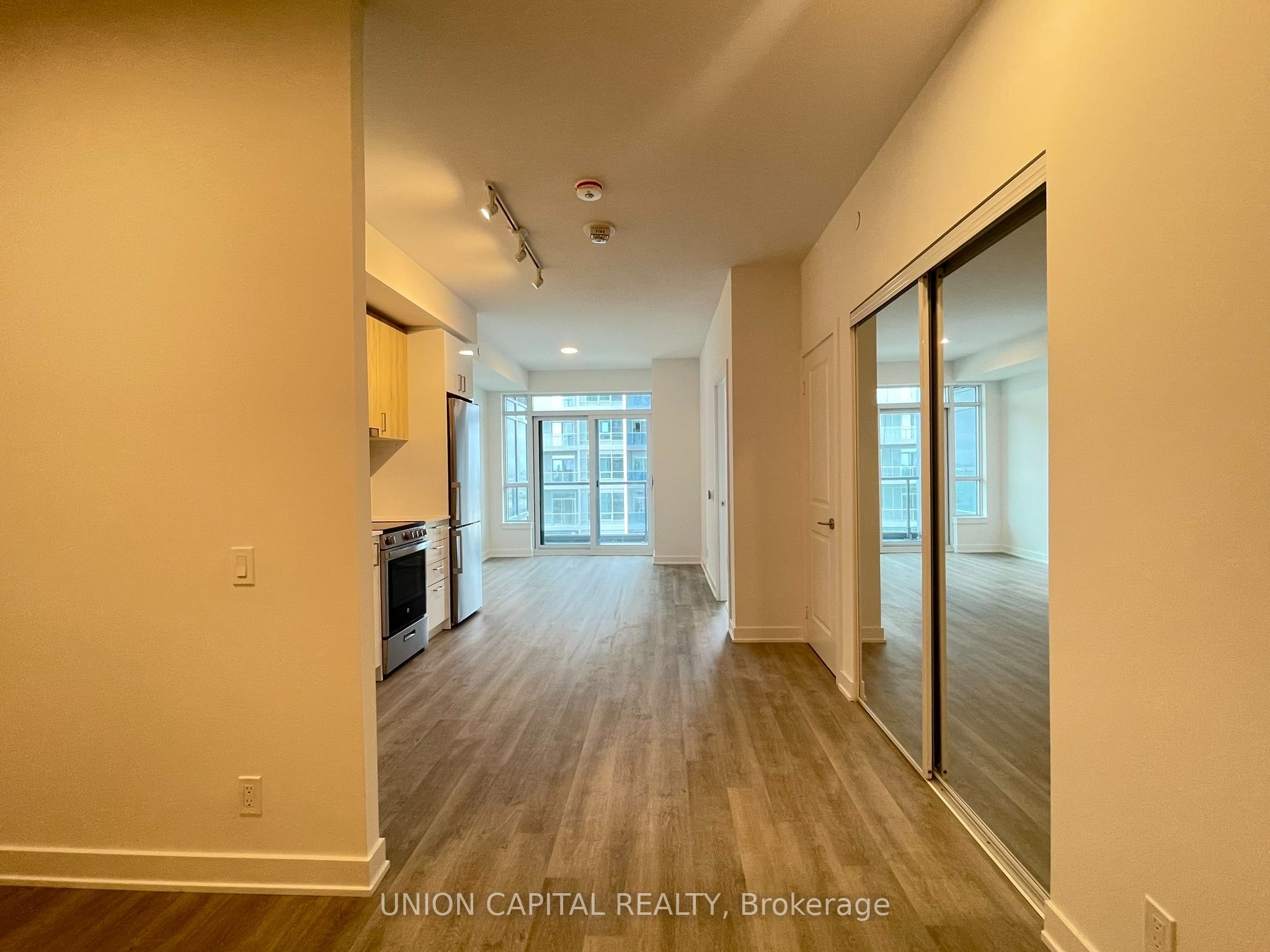 50 Upper Mall Way 1403, Vaughan, ON L4J 0L7 photo 3