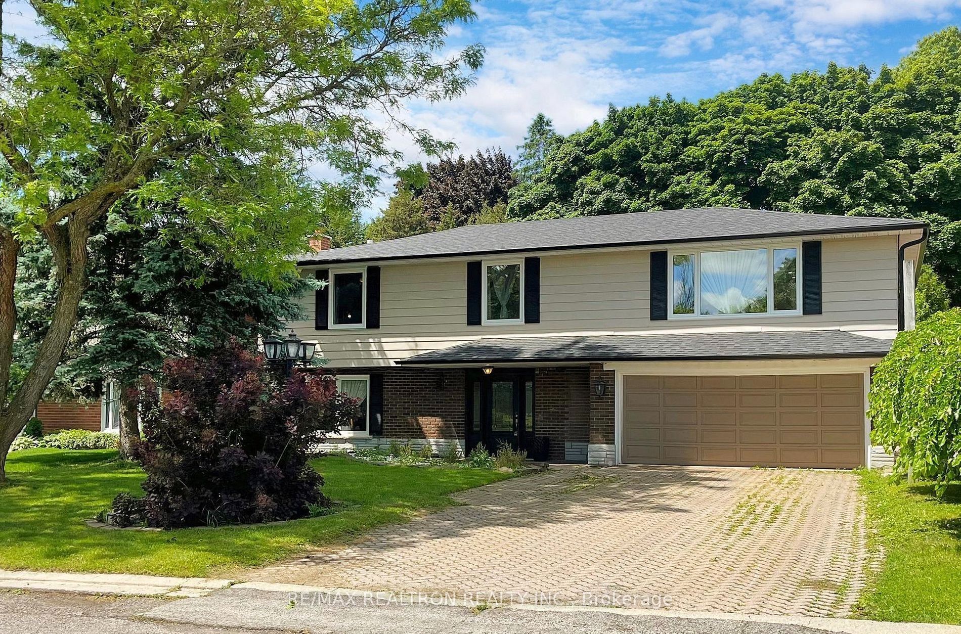 95 Beswick Drive, Newmarket, ON L3Y 1E8