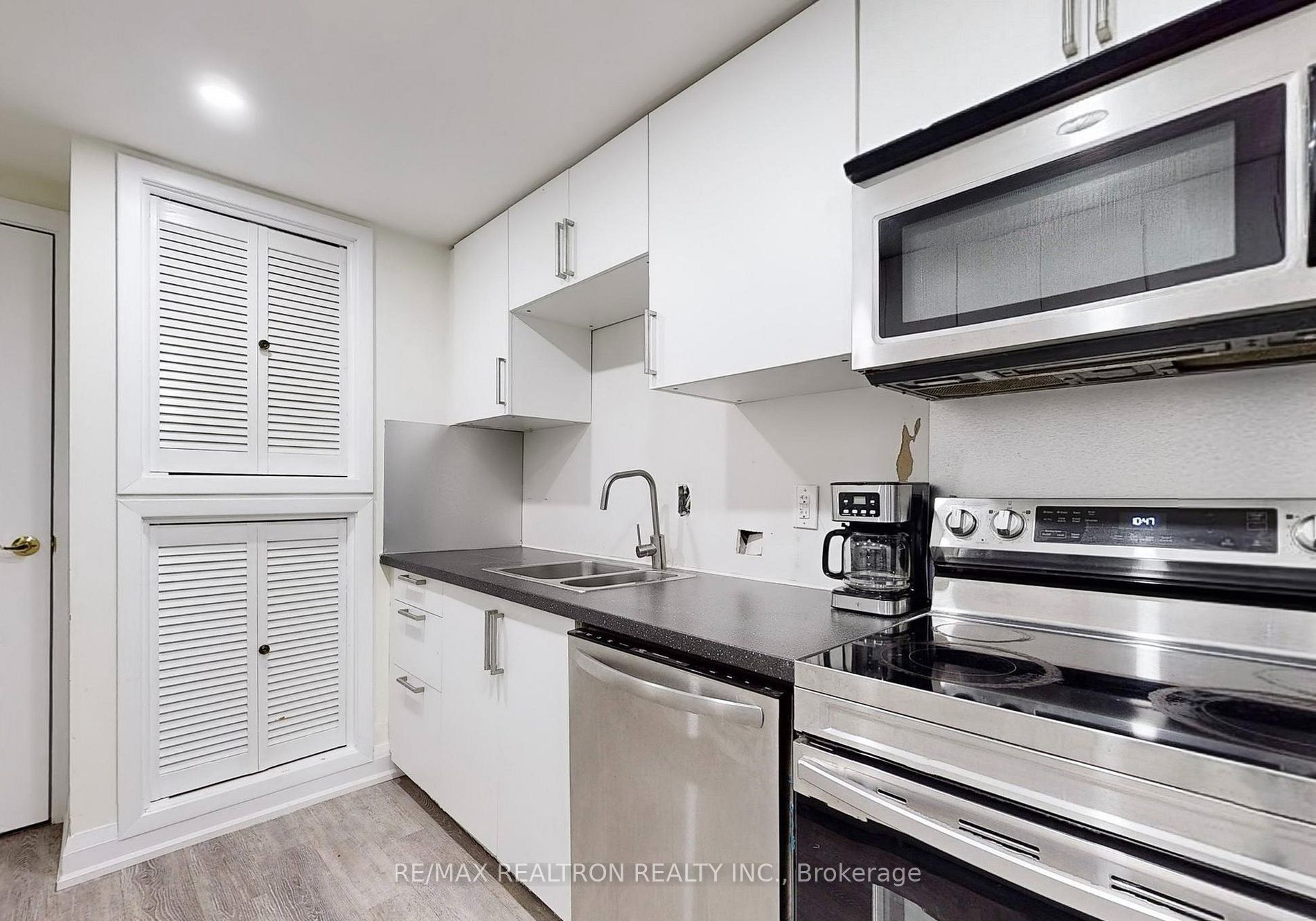 95 Beswick Drive, Newmarket, ON L3Y 1E8 photo 4