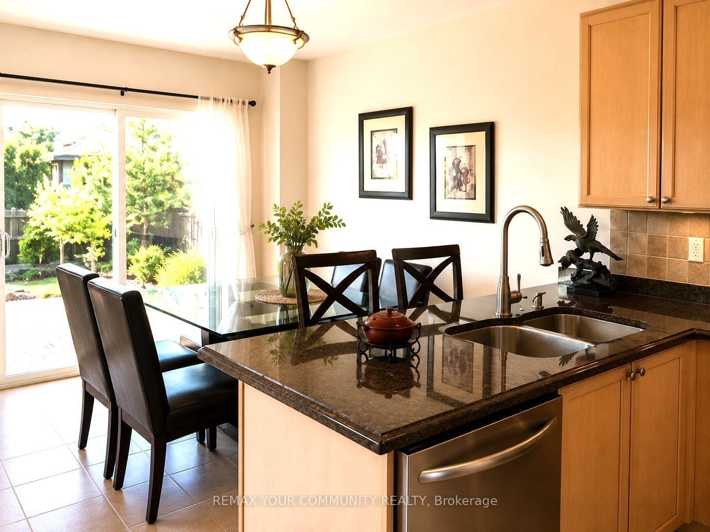 112 Barnwood Drive, Richmond Hill, ON L4E 5A2 photo 3