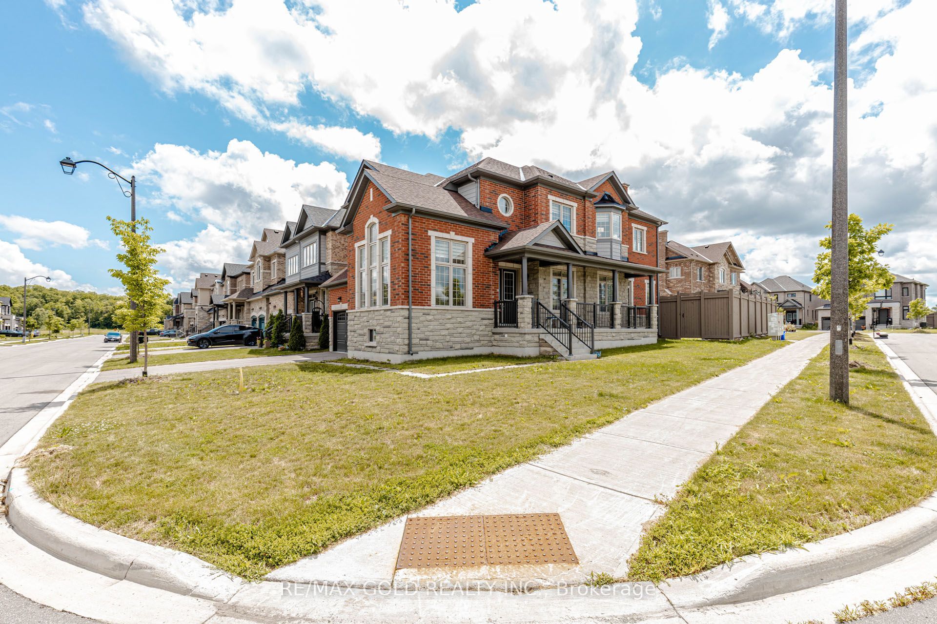 53 Betty May Crescent, East Gwillimbury, ON L9N 1S2 photo 2