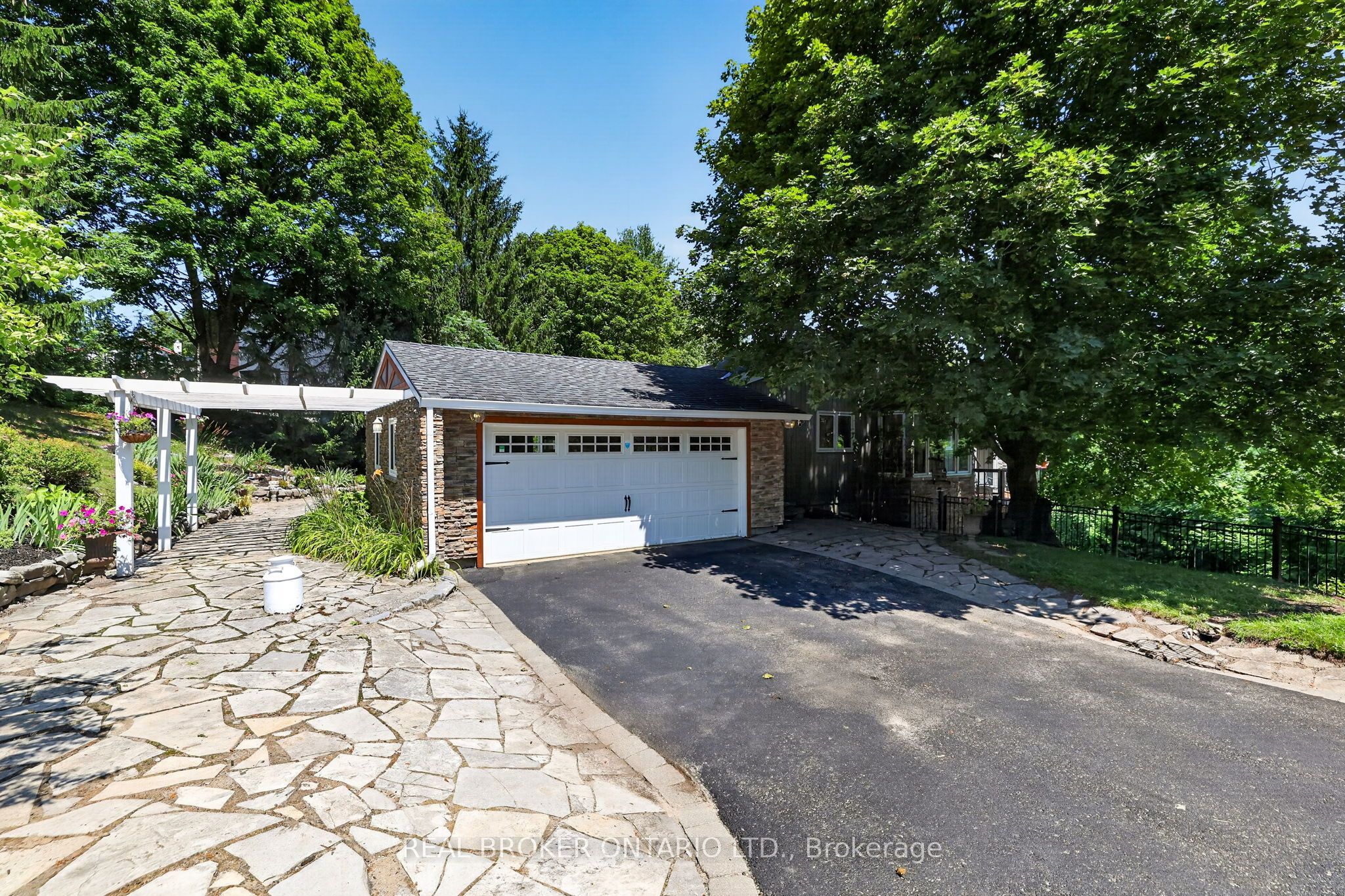 20417 Centre Street, East Gwillimbury, ON L0G 1M0 photo 2