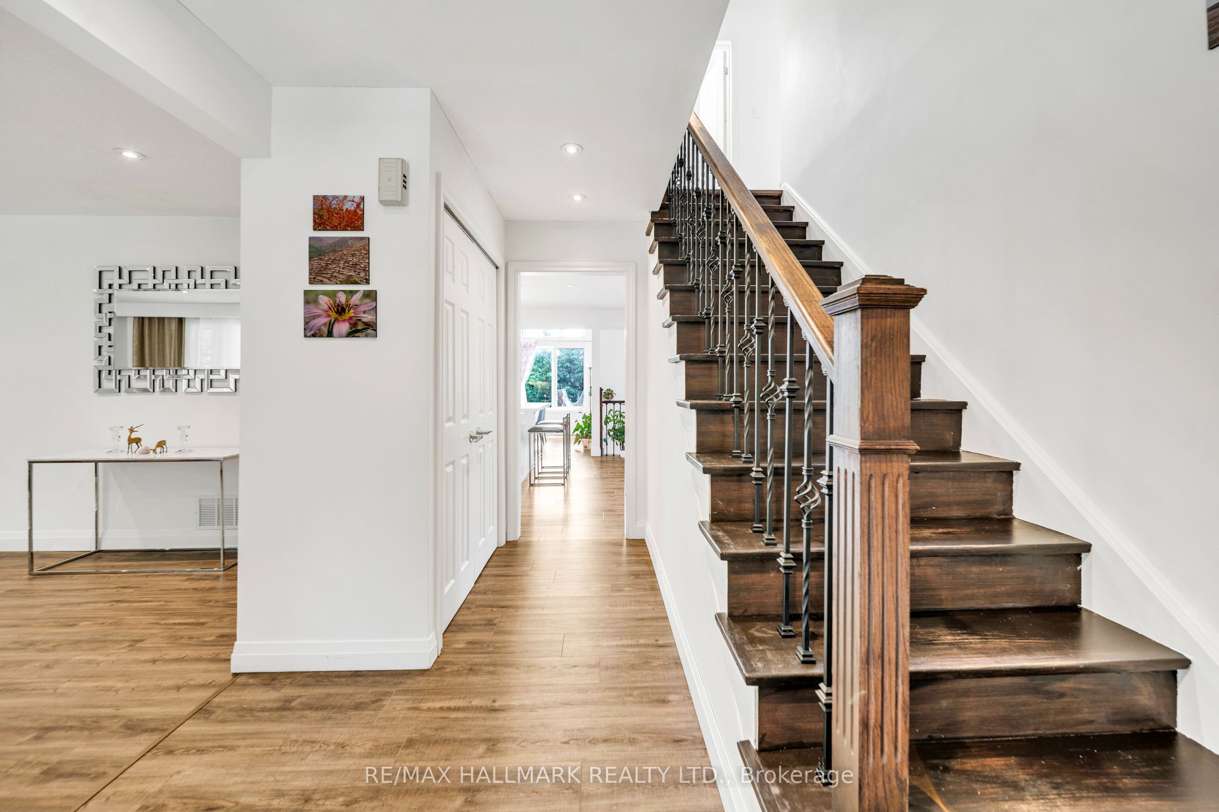 39 Sunnywood Crescent, Richmond Hill, ON L4C 6W2 photo 4