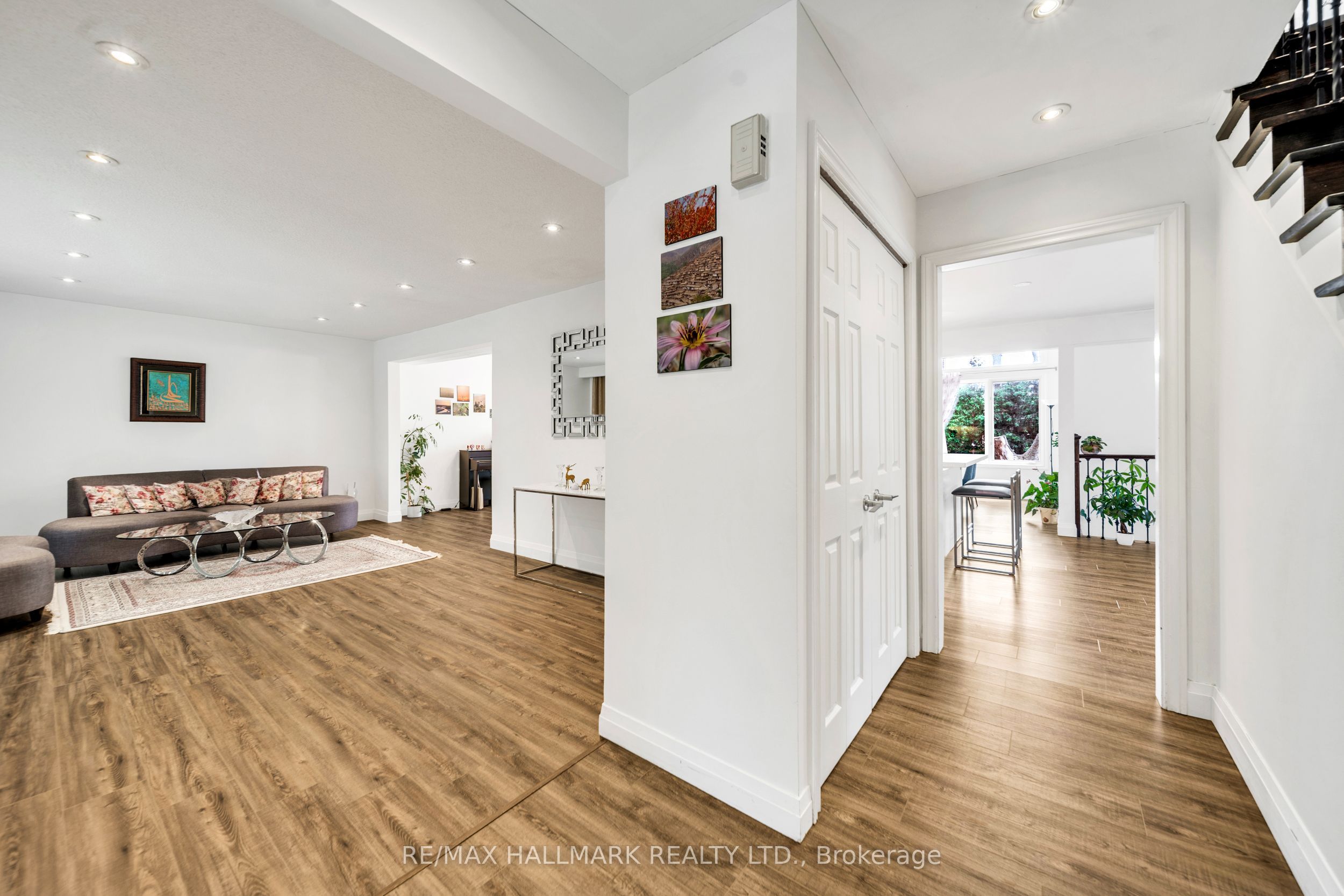 39 Sunnywood Crescent, Richmond Hill, ON L4C 6W2 photo 5