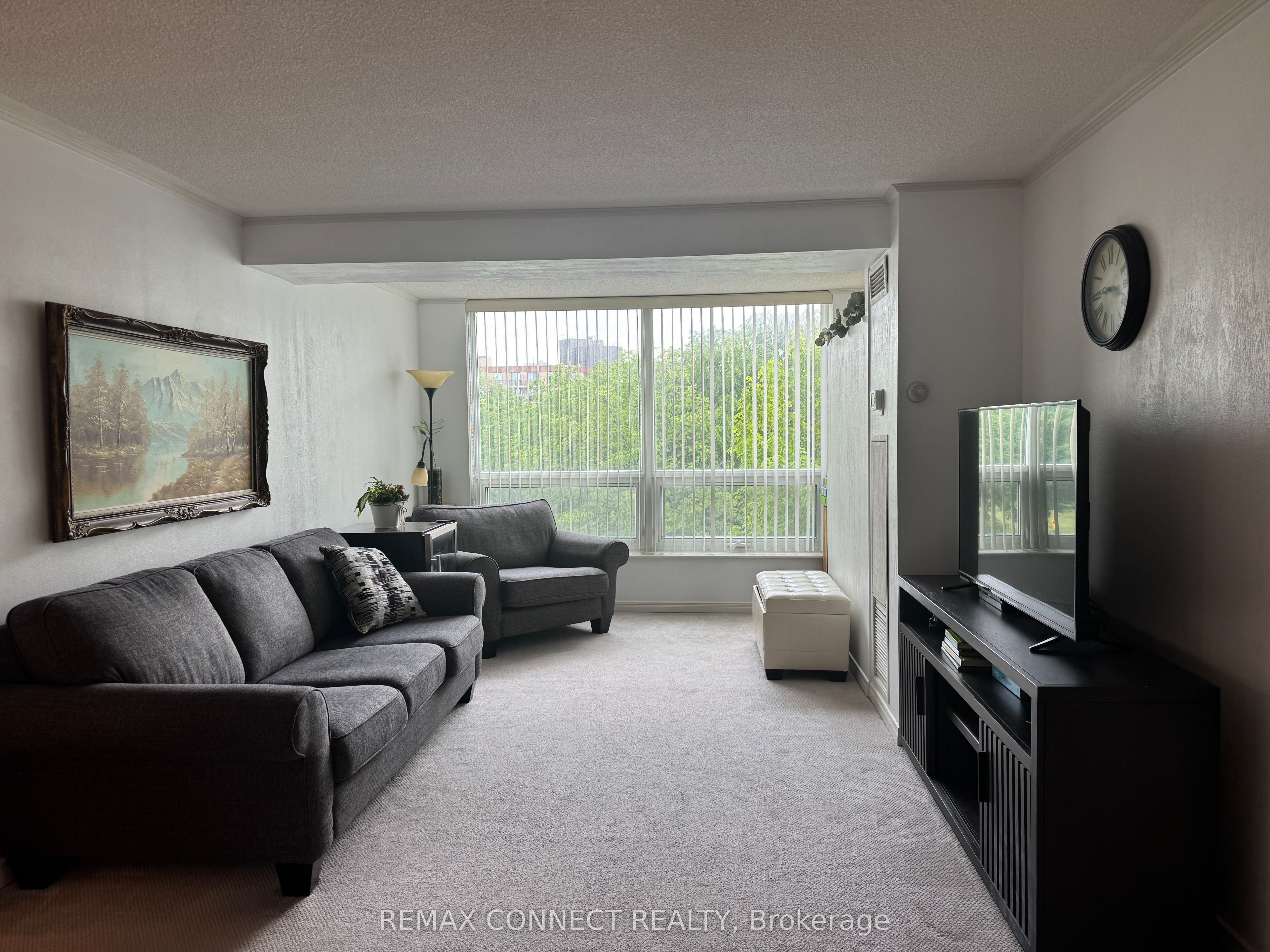 326 Major Mackenzie Drive E 221, Richmond Hill, ON L4C 8T4 photo 2