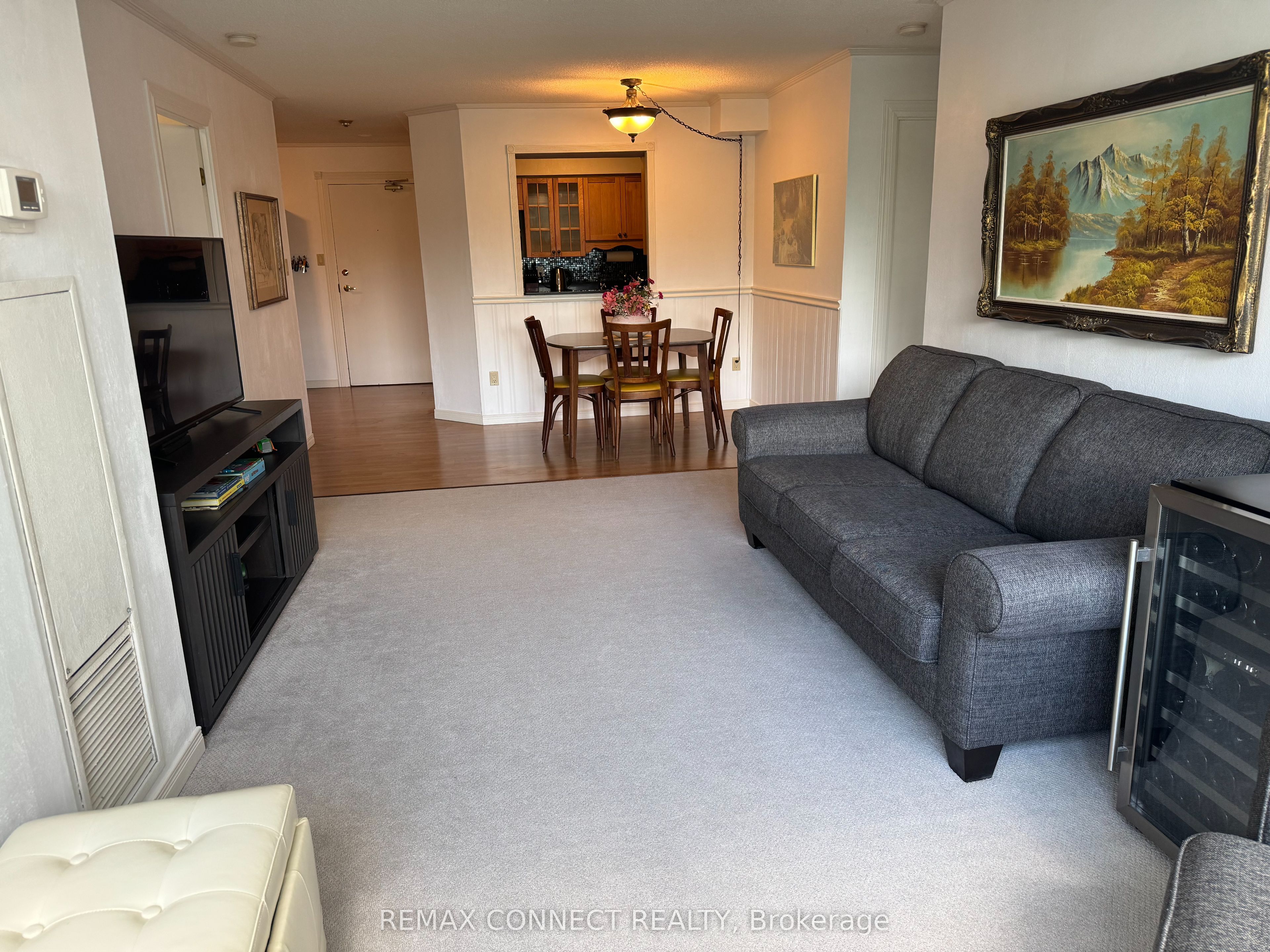 326 Major Mackenzie Drive E 221, Richmond Hill, ON L4C 8T4 photo 3
